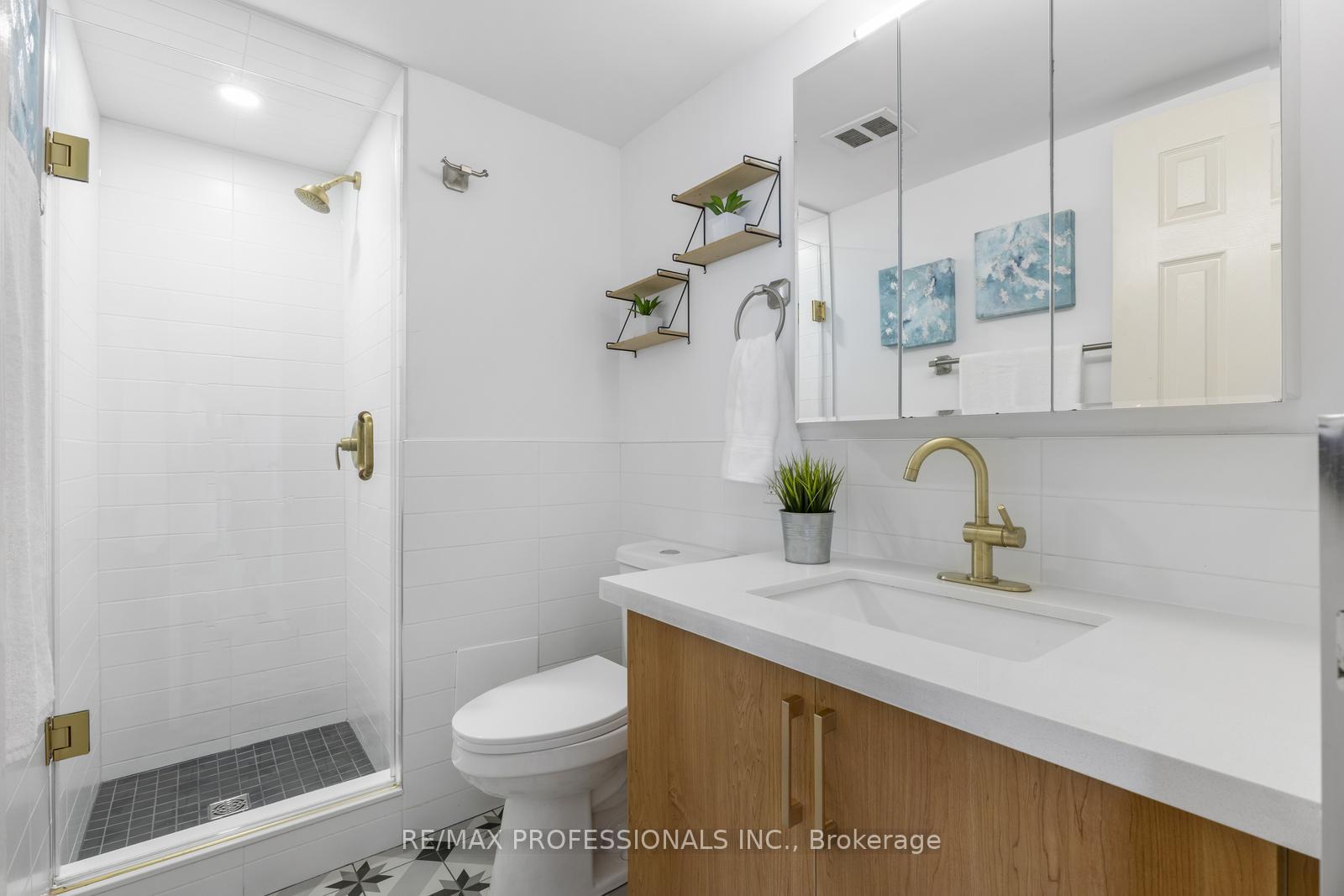 3 Bedrooms Condo at 360 Ridelle, Toronto For sale