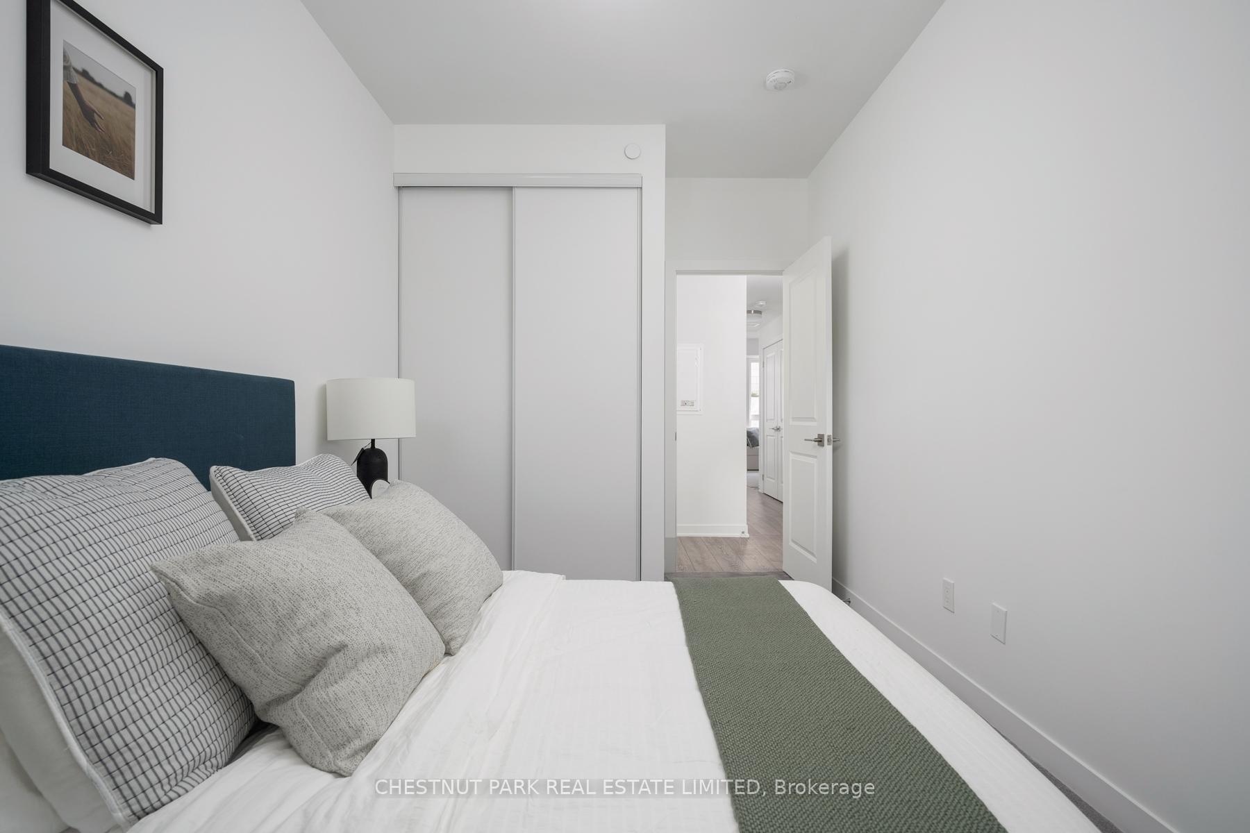 3 Bedrooms Condo at 4045 Hickory,  Mississauga For sale