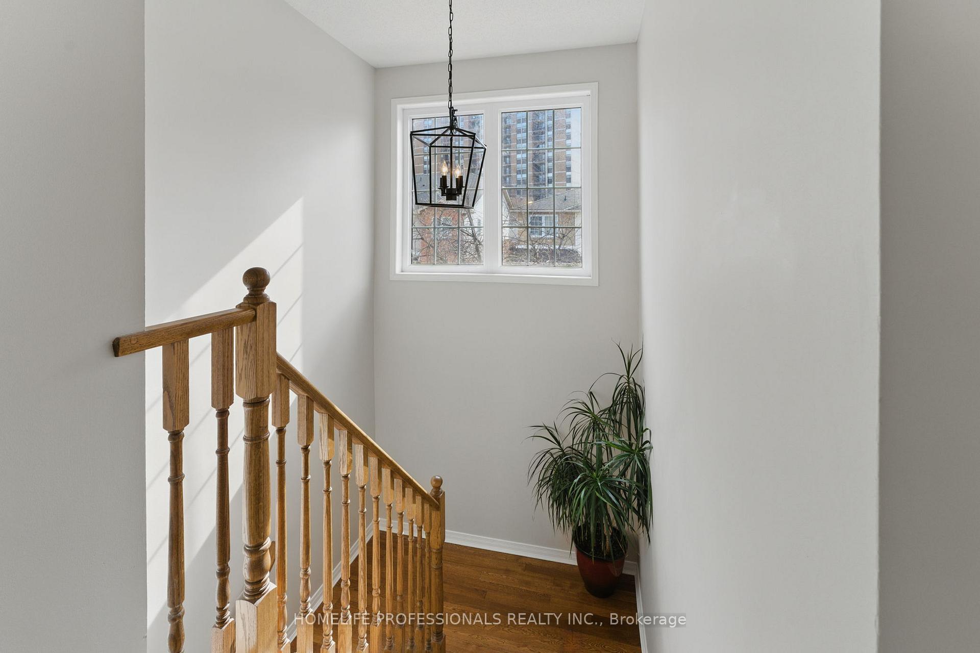3 Bedrooms Condo at 485 Green,  Hamilton For sale