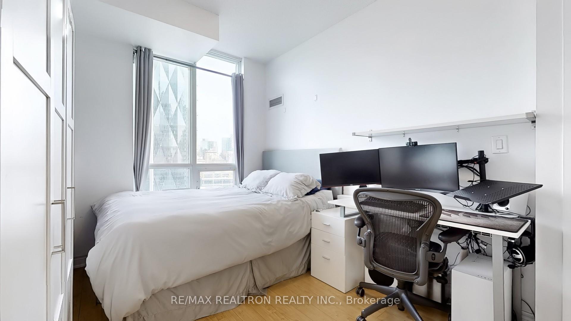1 Bedroom Condo at 18 Harbour, Toronto For sale