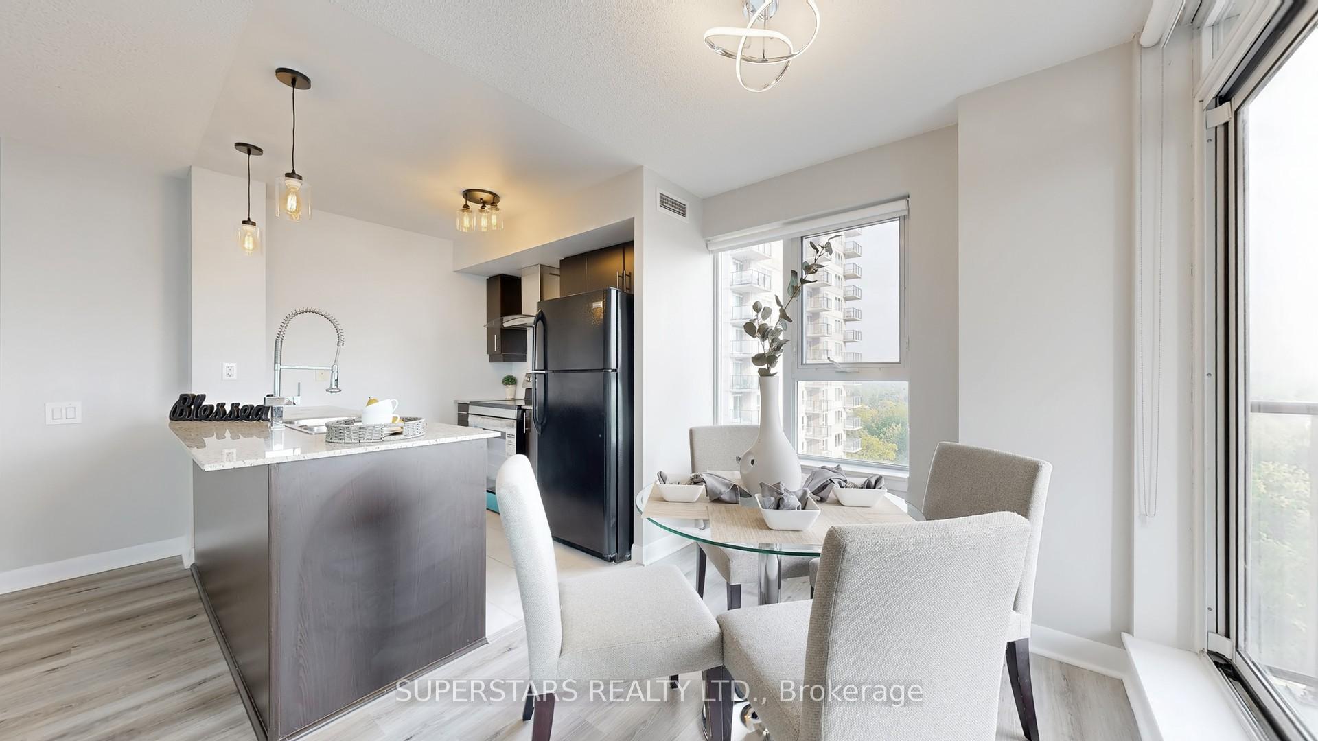 2 Bedrooms Condo at 25 Town Centre, Toronto For sale