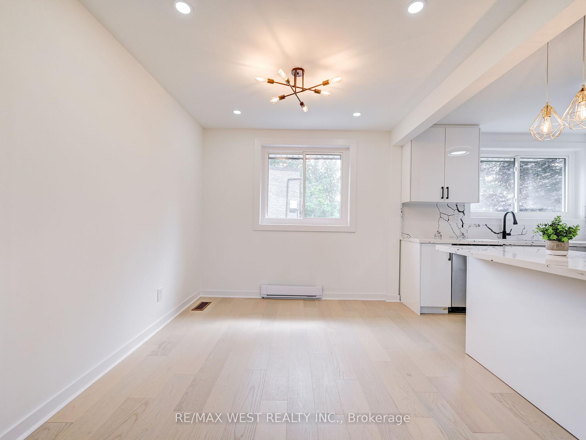 3 Bedrooms Condo at 22 Tandridge, Toronto For sale