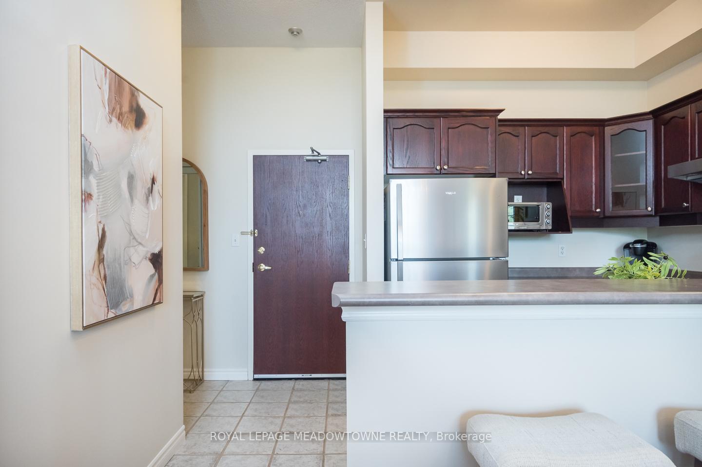 2 Bedrooms Condo at 262 Dundas, Hamilton For sale