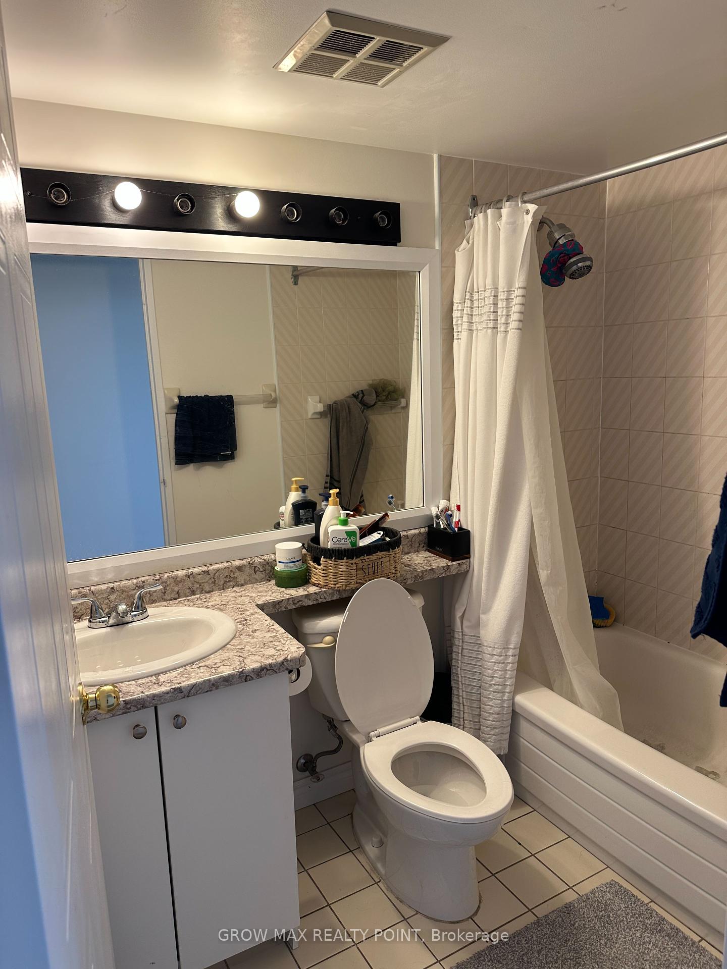2 Bedrooms Condo at 410 Mclevin,  Toronto For sale