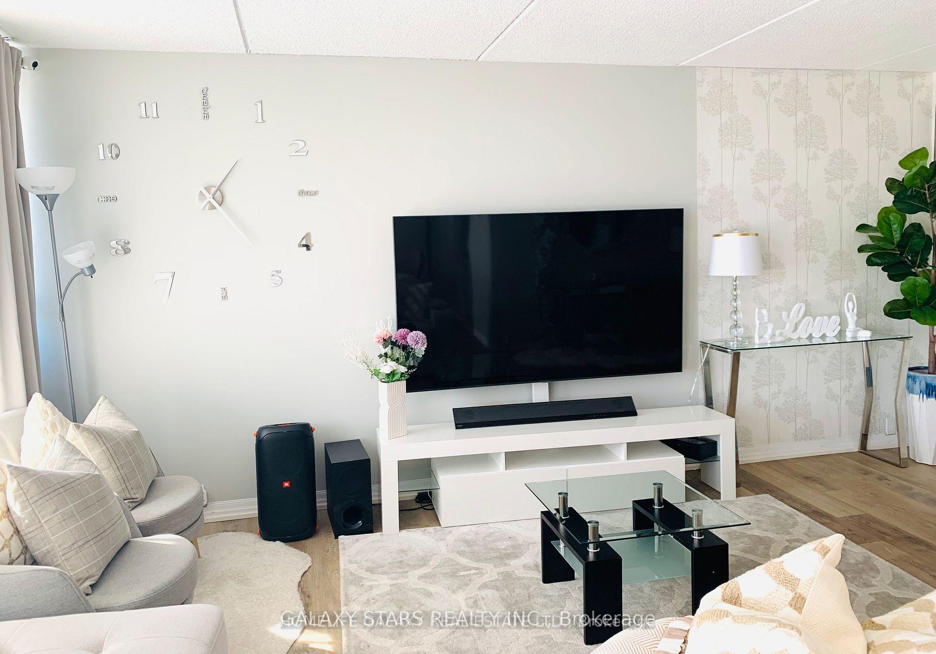 2 Bedrooms Condo at 2 Glamorgan,  Toronto For sale
