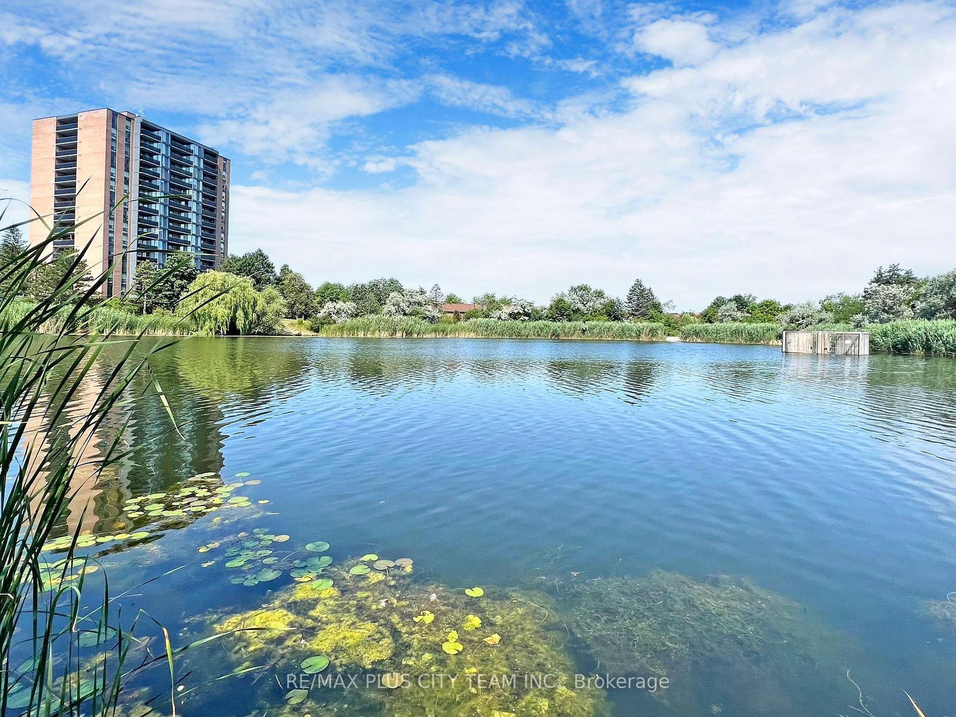 3 Bedrooms Condo at 6500 Montevideo,  Mississauga For sale