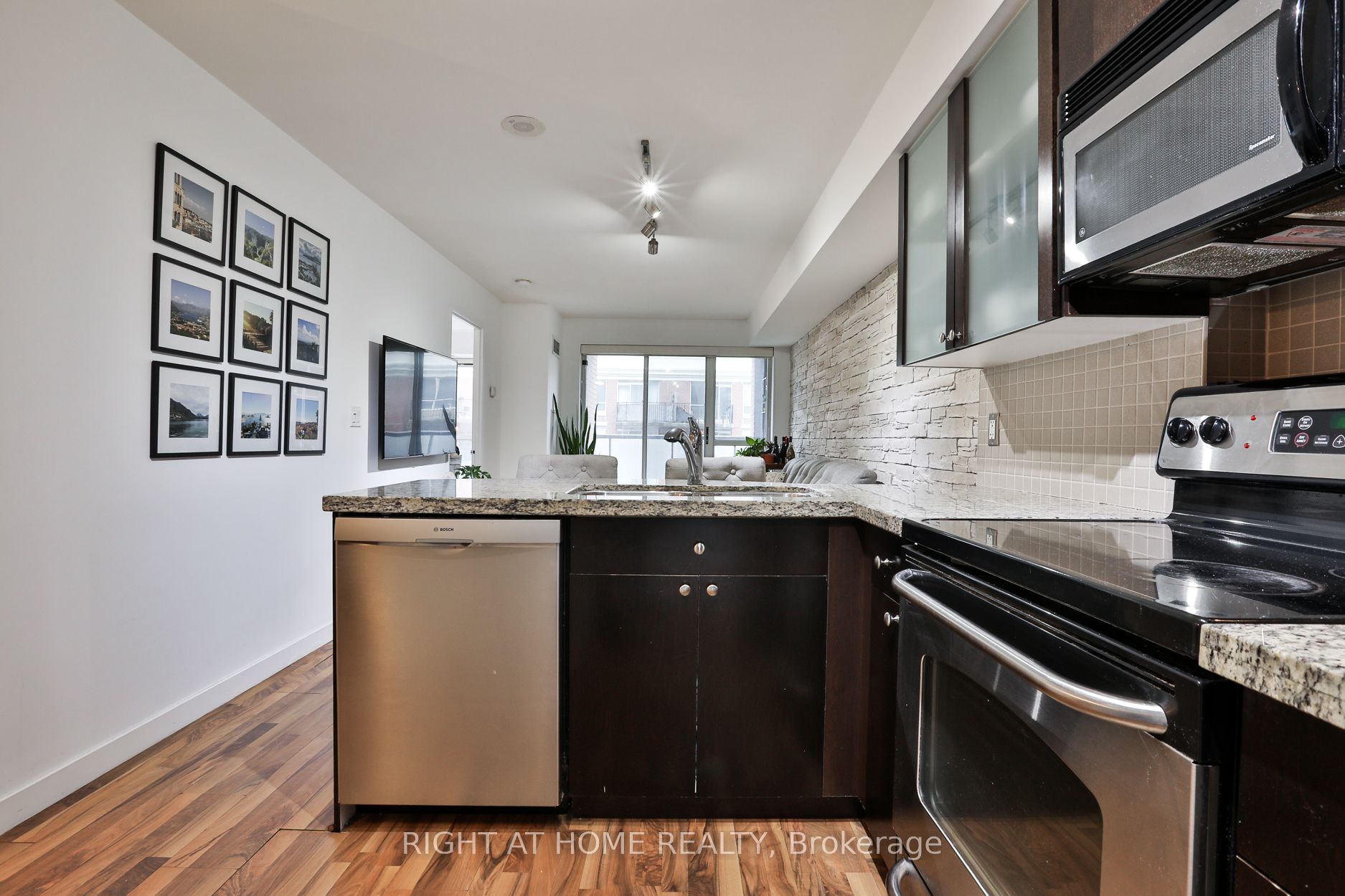 1005 King Street W, #613