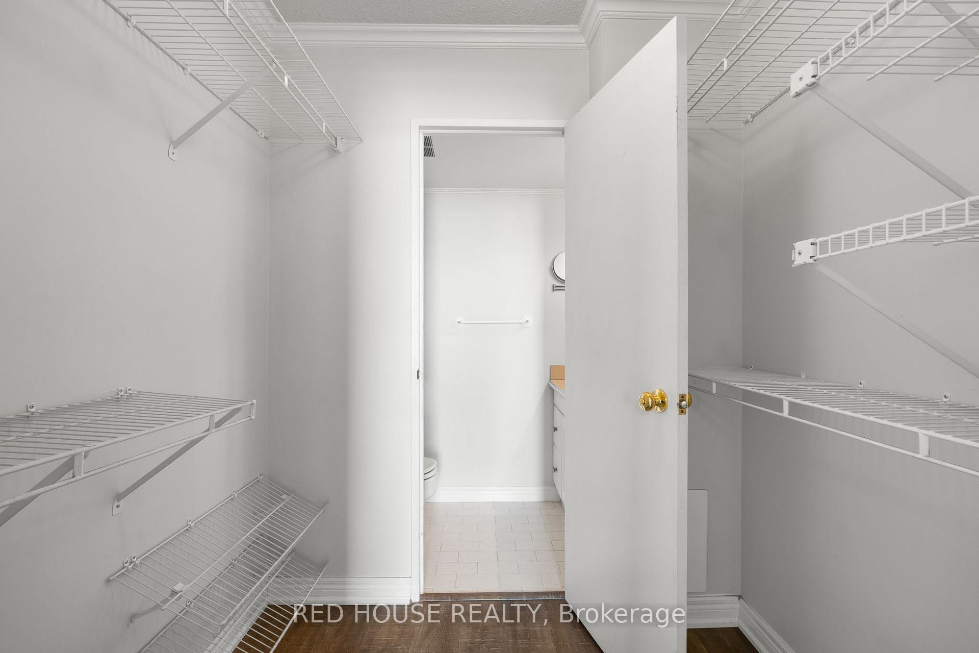 3 Bedrooms Condo at 500 Green, Hamilton For sale
