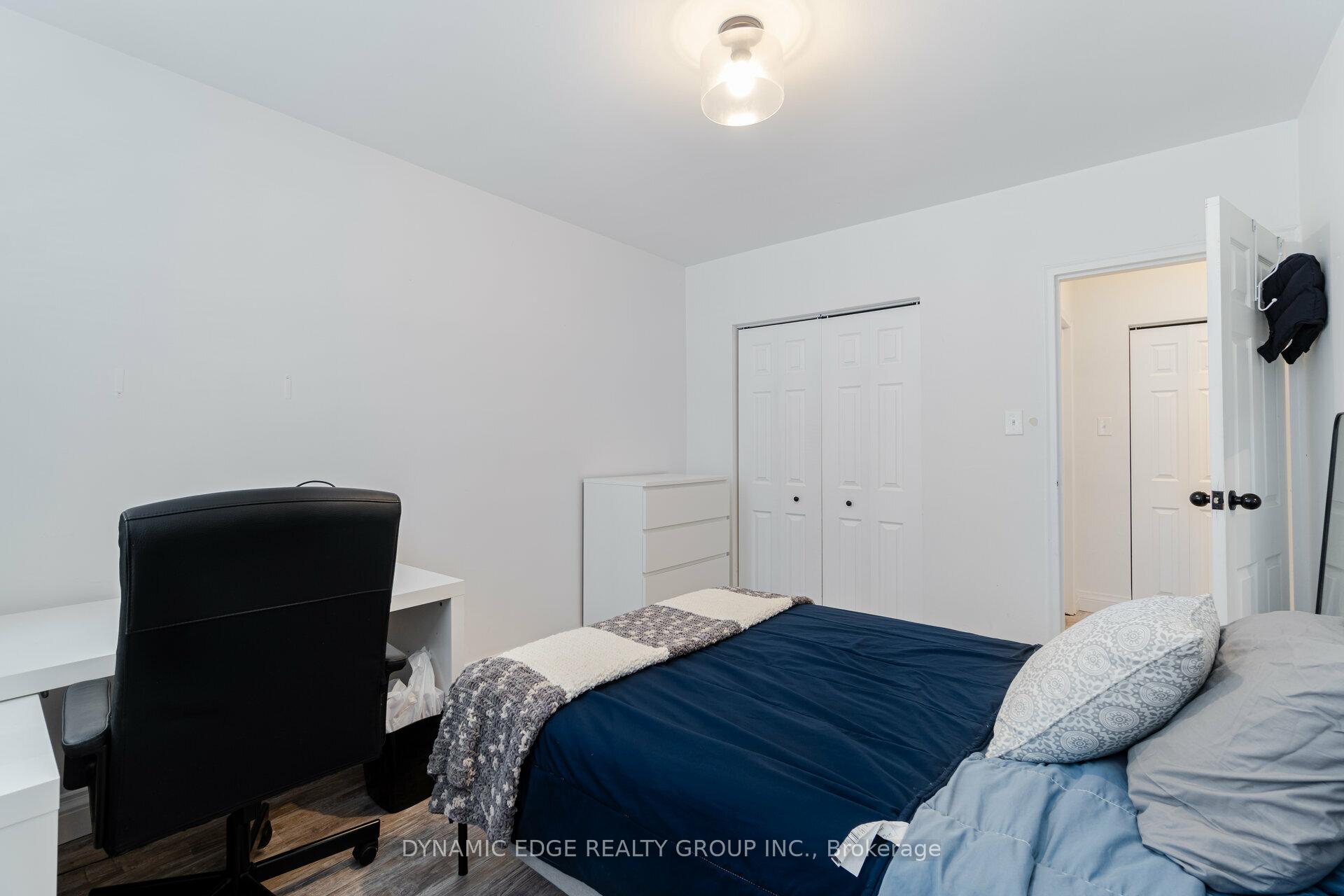 2 Bedrooms Condo at 57 Mericourt,  Hamilton For sale