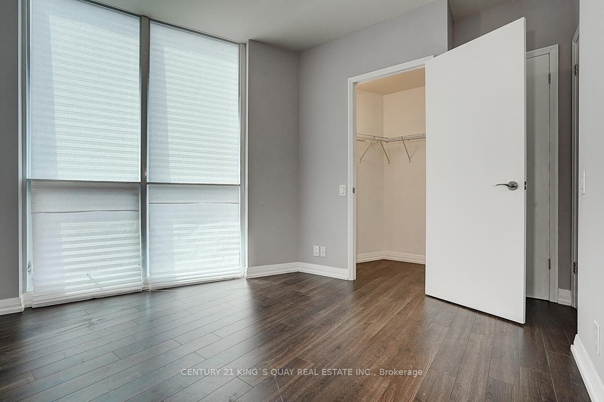 2 Bedrooms Condo at 5 Valhalla Inn, Toronto For sale
