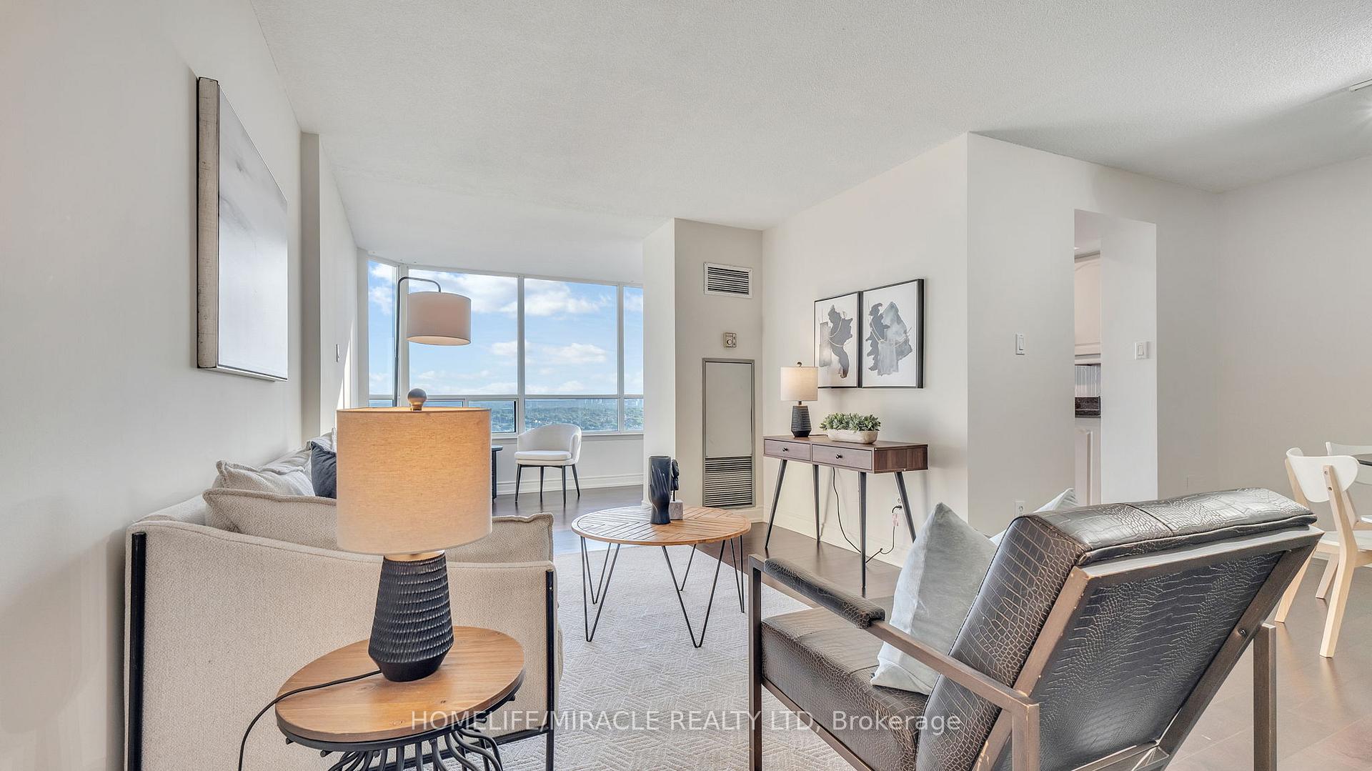 3 Bedrooms Condo at 550 Webb, Mississauga For sale