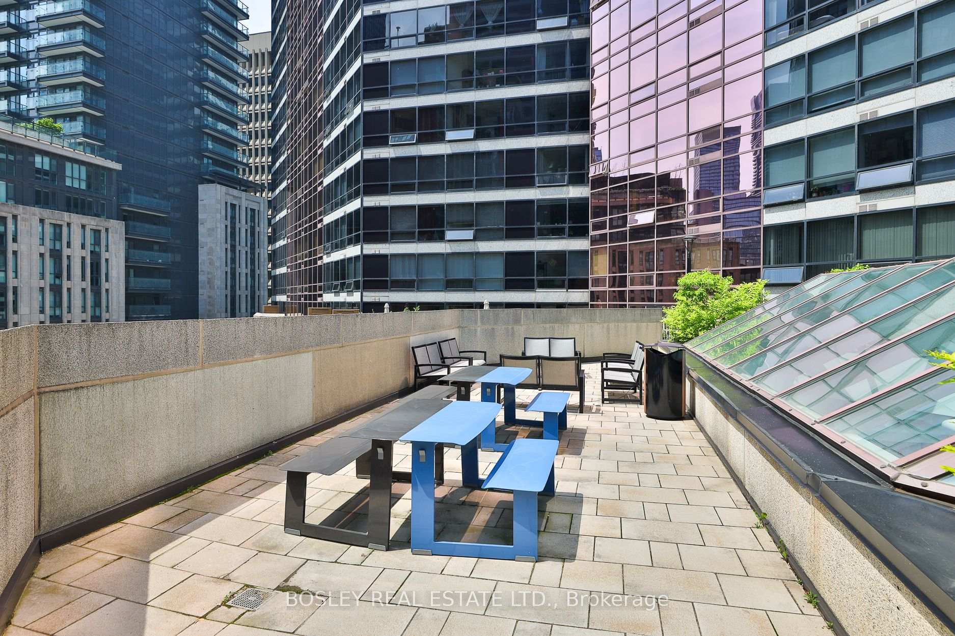 2 Bedrooms Condo at 1001 Bay, Toronto For sale