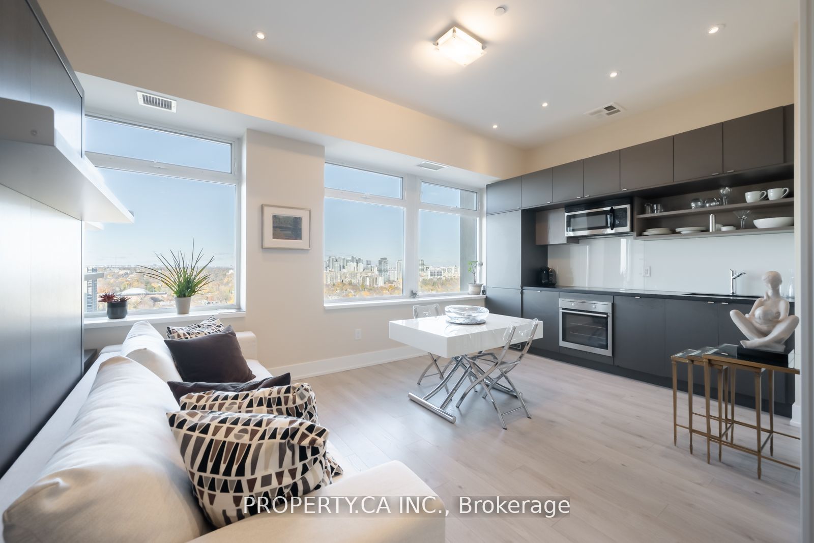 111 St Clair Avenue W, #1728