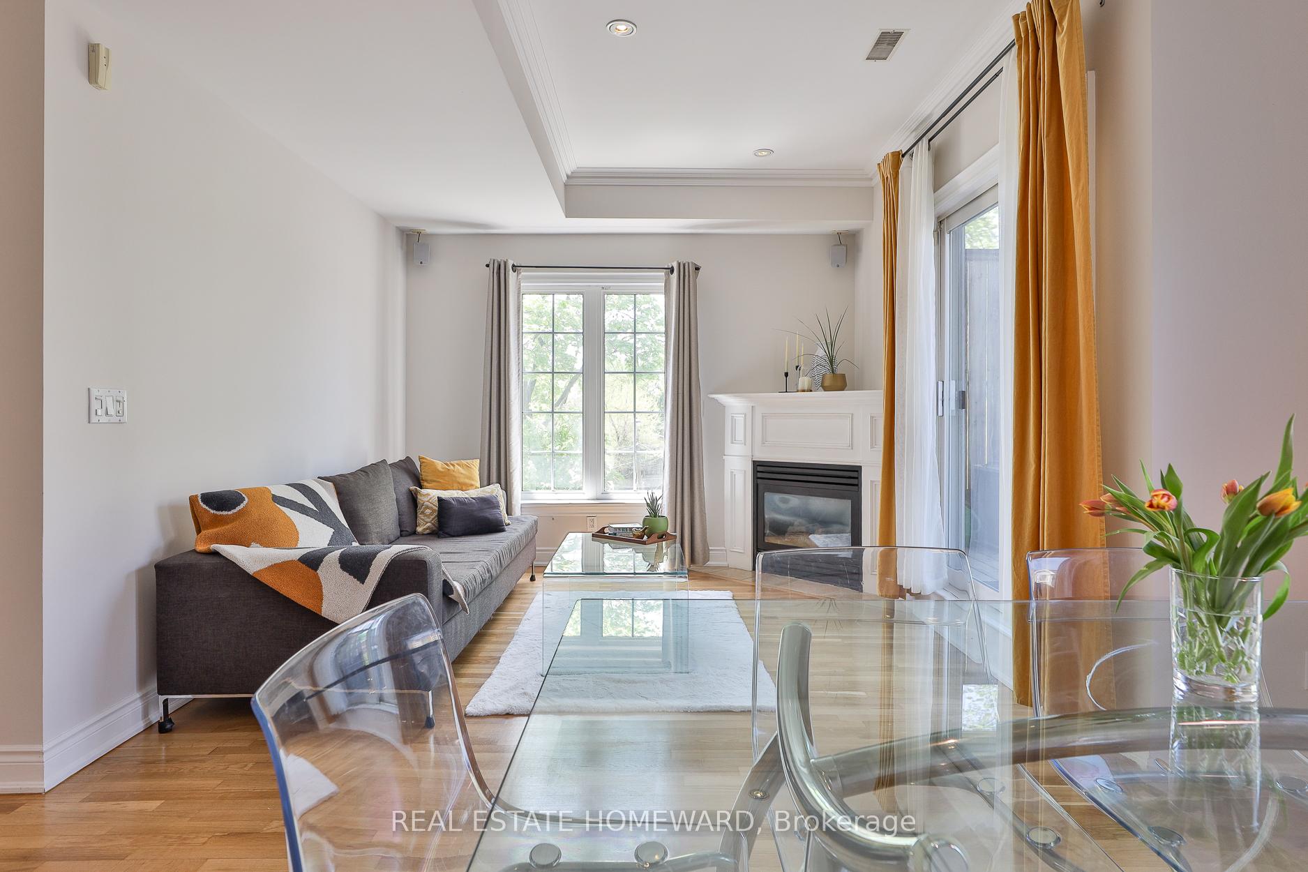 3 Bedrooms Condo at 36 Rusholme Park, Toronto For sale