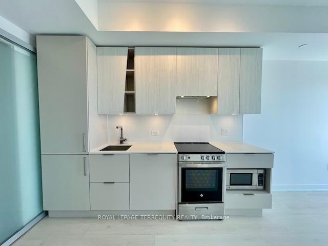 2 Bedrooms Condo at 3900 Confederation, Mississauga For sale