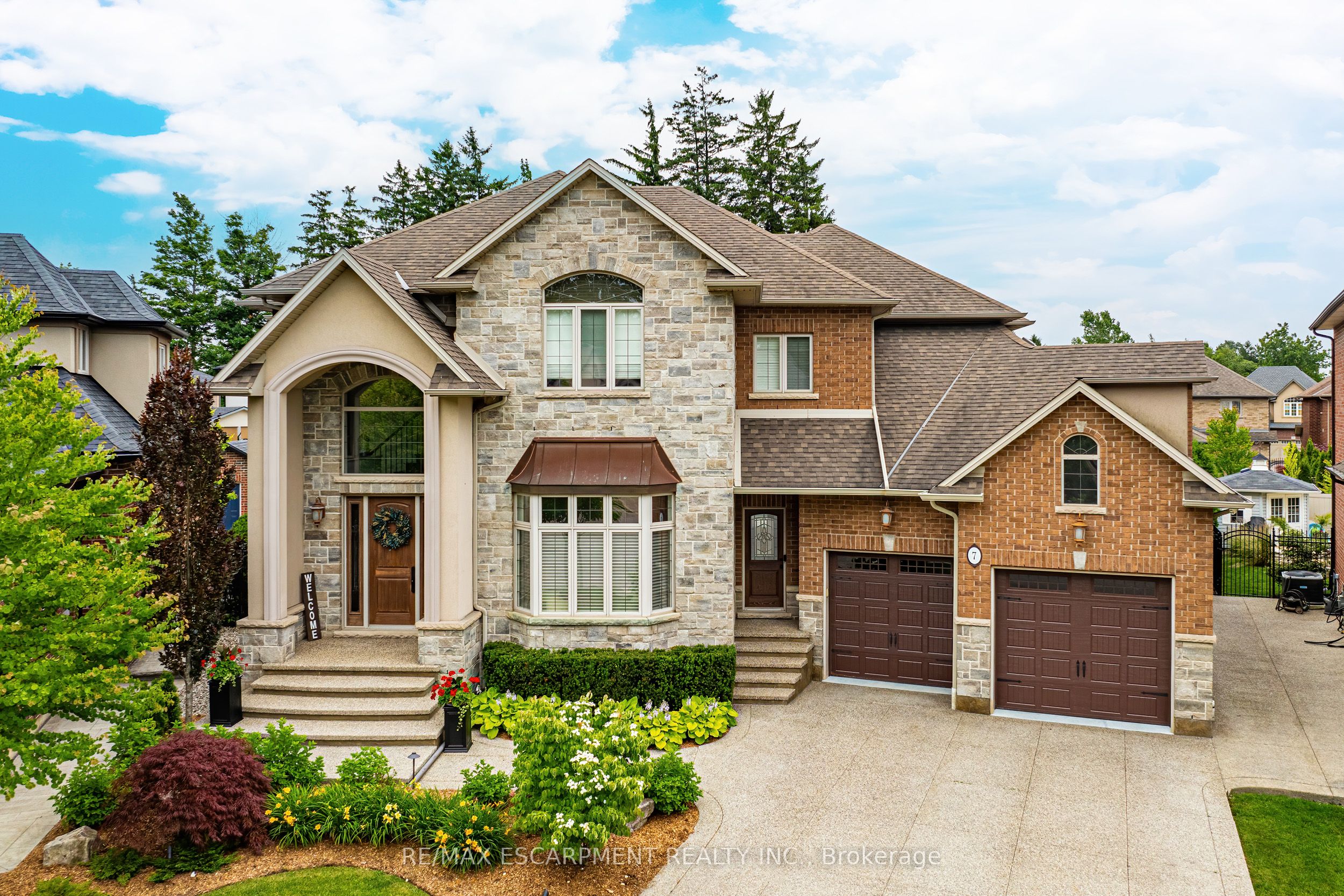 7 Gregorio Court, Hamilton, ON L9G 0B8