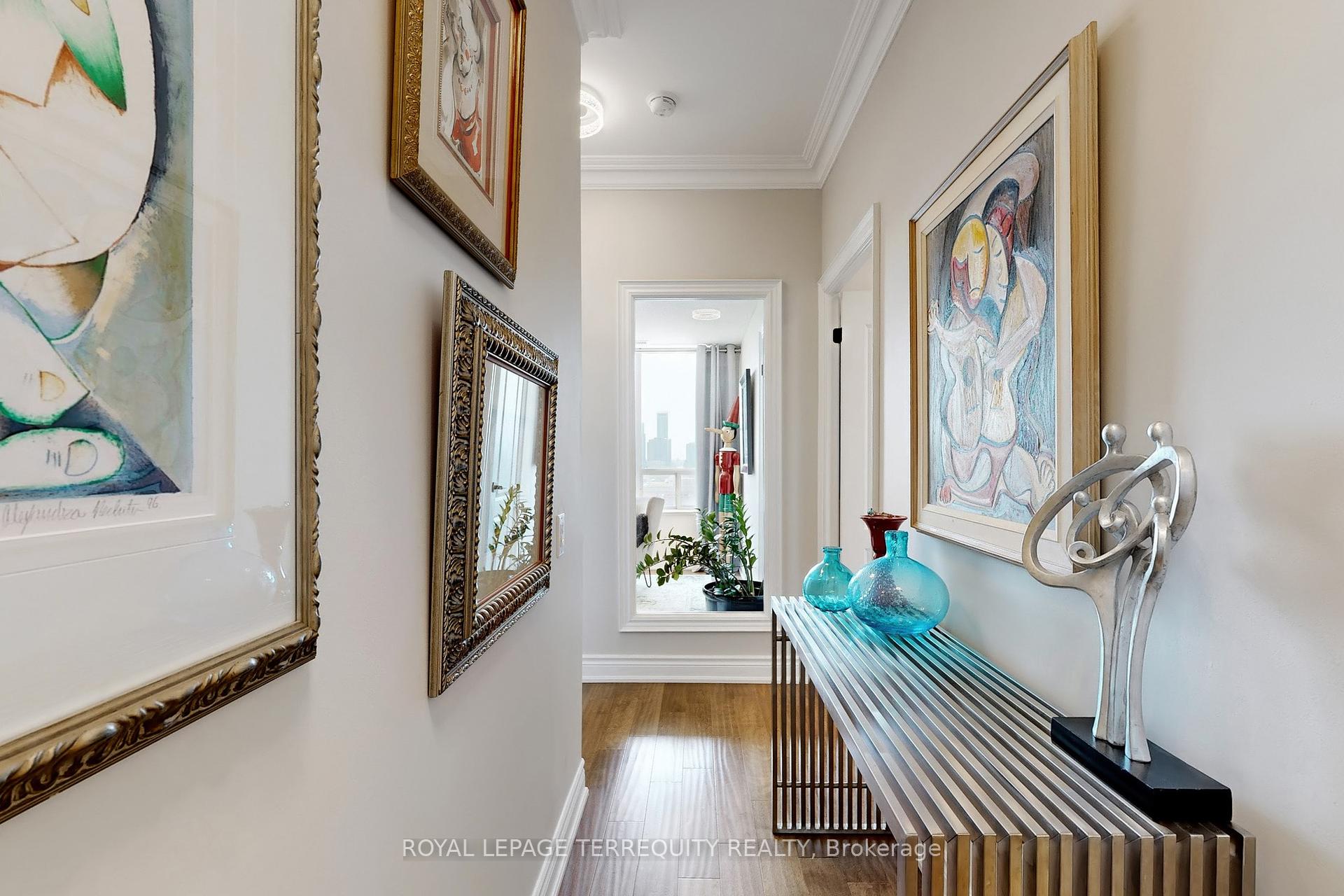 3 Bedrooms Condo at 2 Clairtrell, Toronto For sale