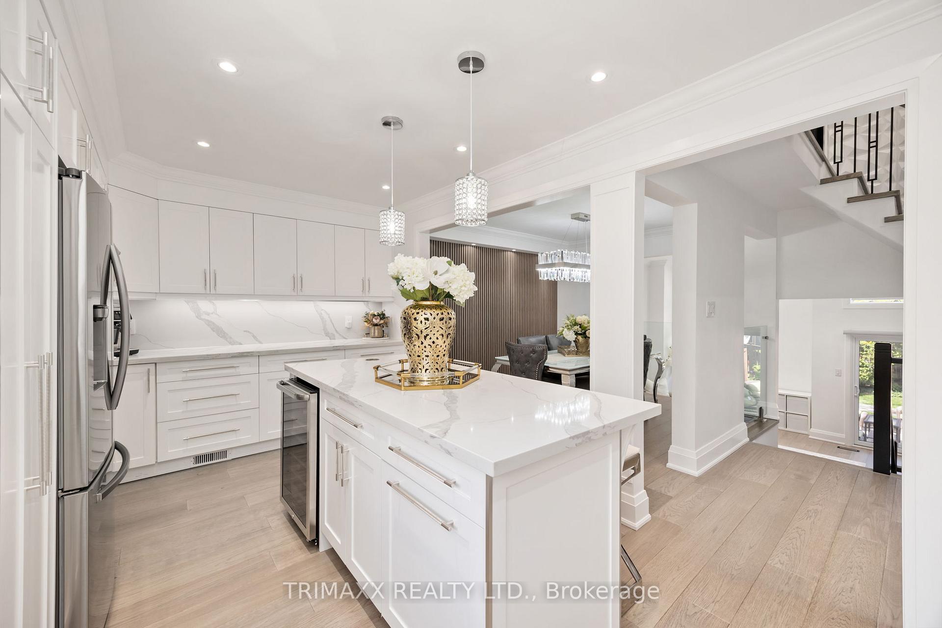 4 Bedrooms Condo at 4165 Fieldgate, Mississauga For sale