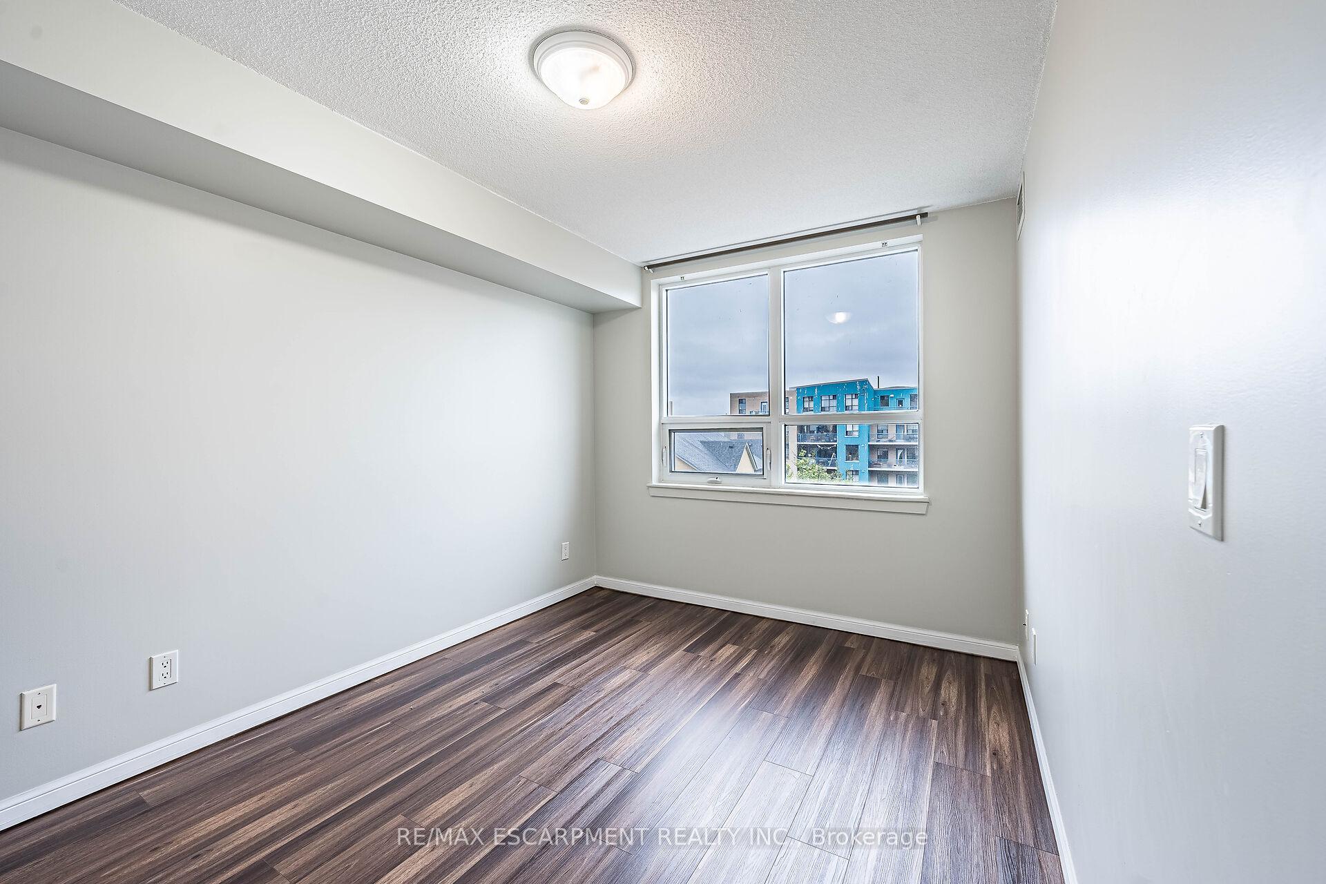 2 Bedrooms Condo at 4 Elsinore, Toronto For sale