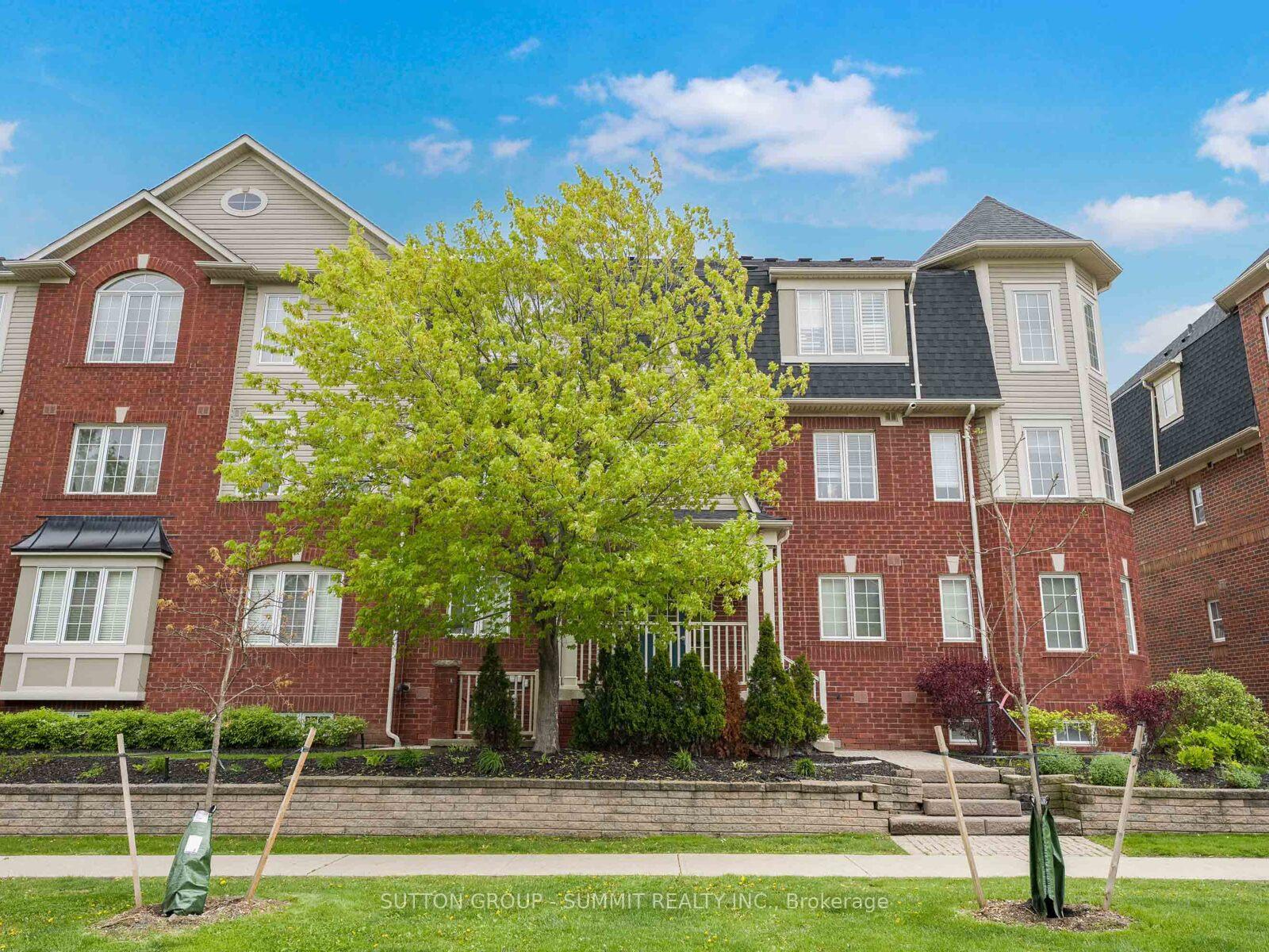 3 Bedrooms Condo at 614 Shoreline, Mississauga For sale