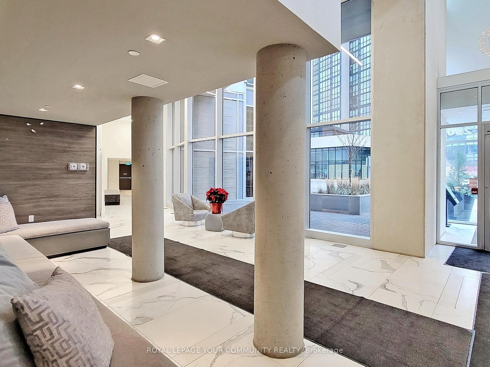 2 Bedrooms Condo at 2908 Highway 7, Vaughan For sale