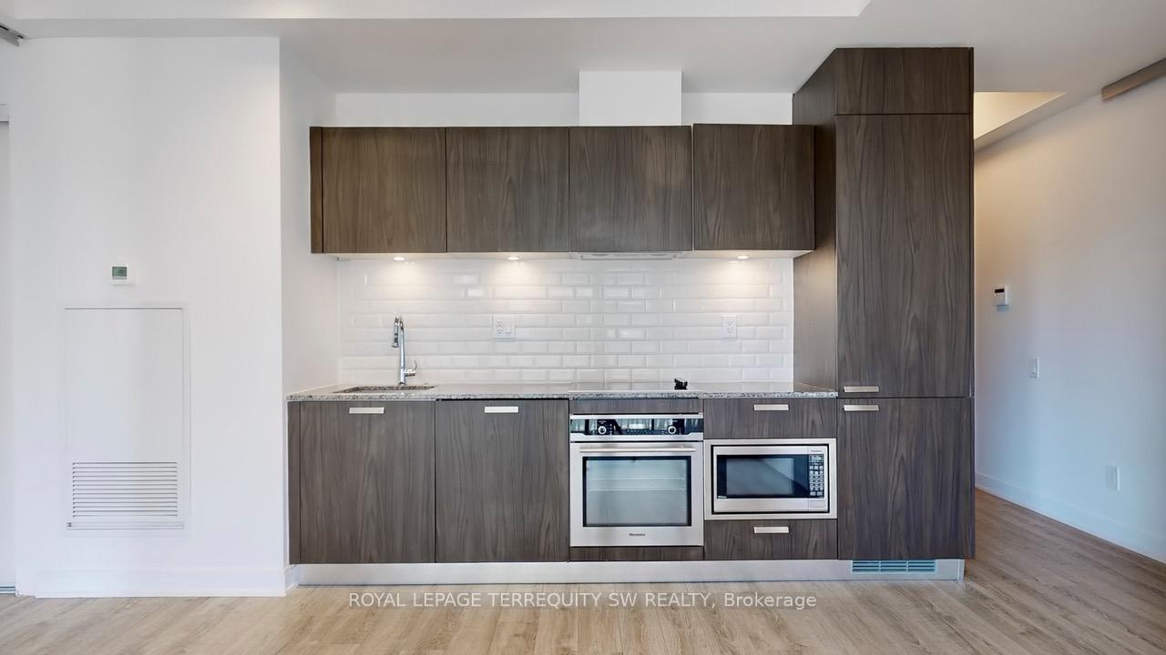 2 Bedrooms Condo at 50 Charles, Toronto For sale