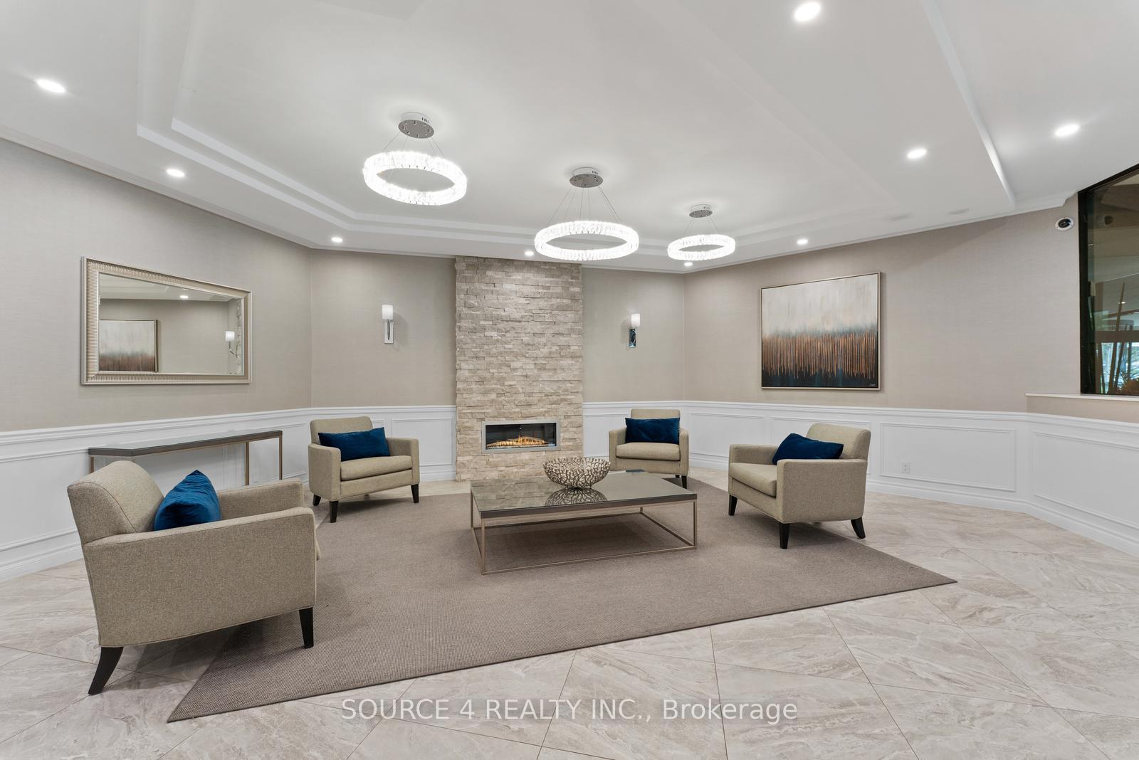 4 Bedrooms Condo at 1300 Bloor, Mississauga For sale