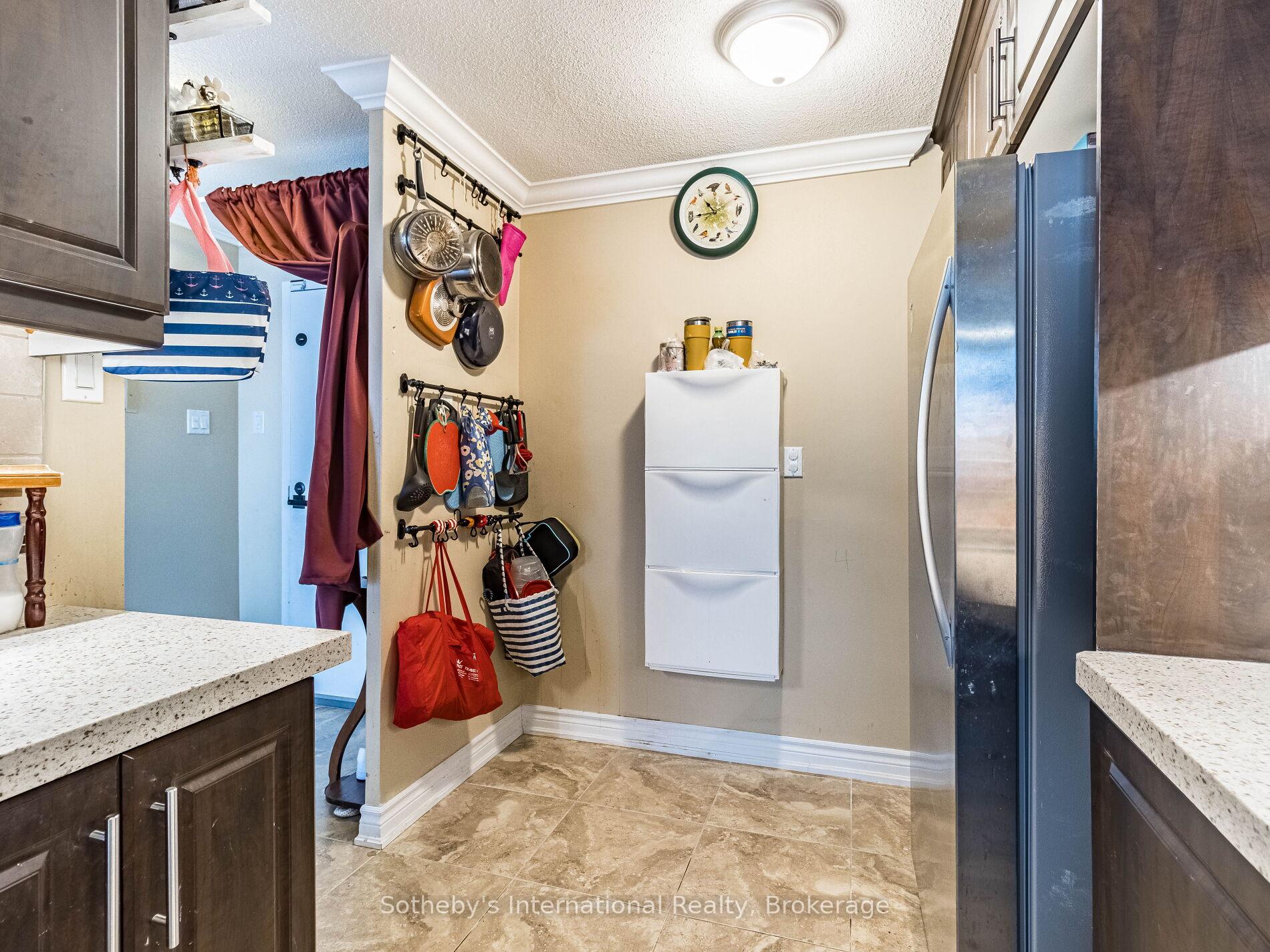 3 Bedrooms Condo at 3120 Kirwin,  Mississauga For sale