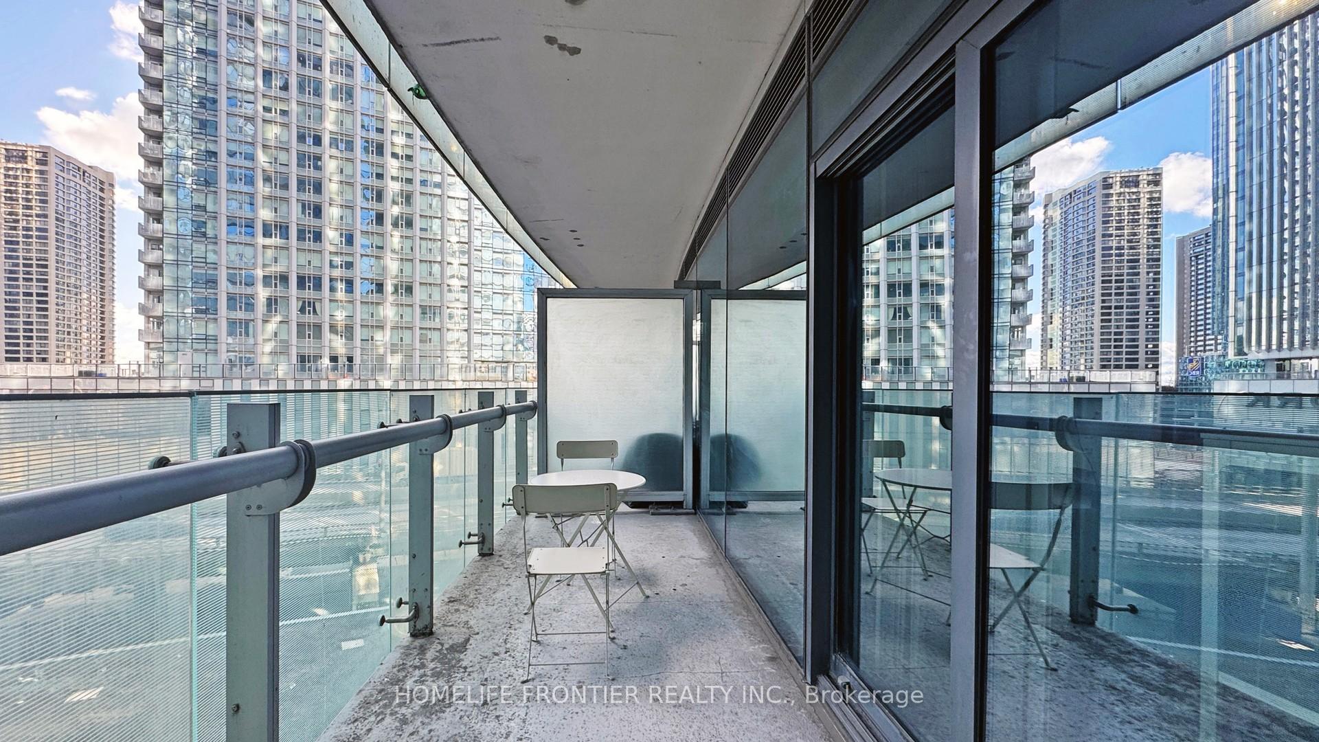 2 Bedrooms Condo at 12 York, Toronto For sale