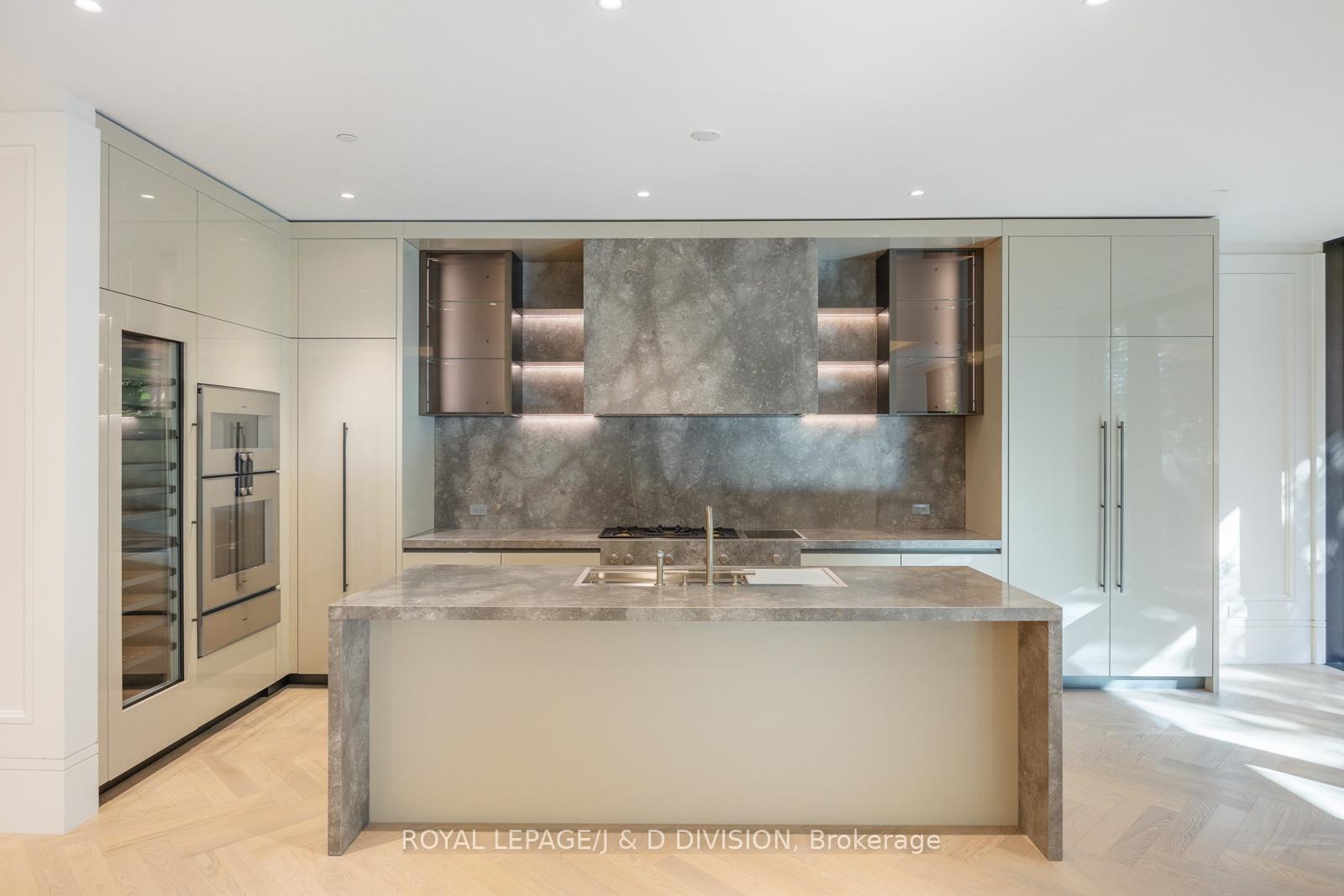 2 Bedrooms Condo at 7 Dale,  Toronto For sale