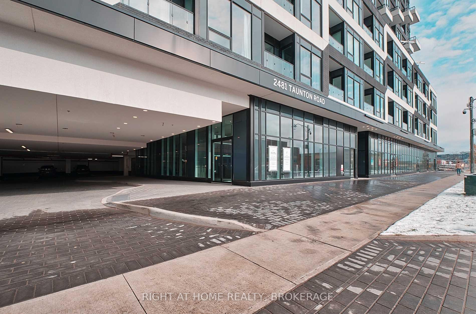 2 Bedrooms Condo at 2481 Taunton, Oakville For sale