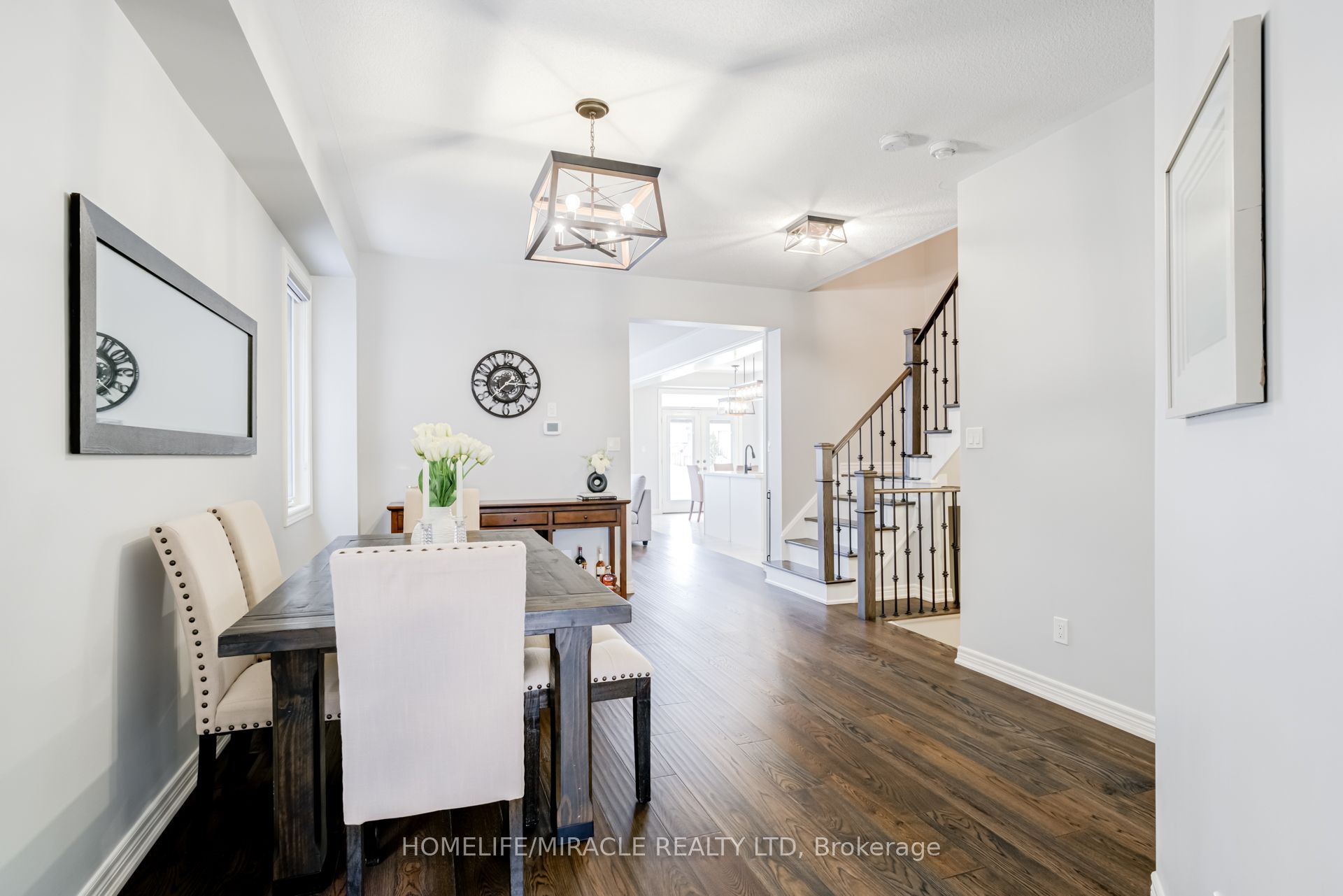 36 Hoard Avenue N