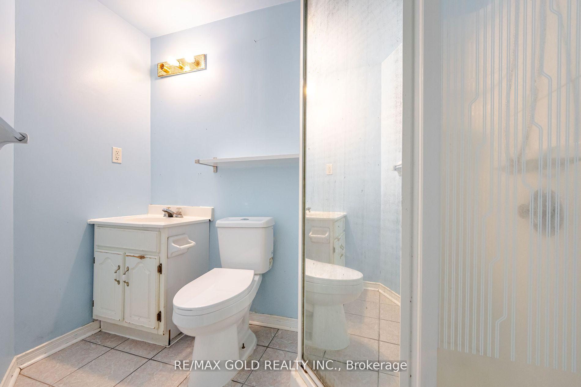 5 Bedrooms Condo at 24 Norman Wesley,  Toronto For sale