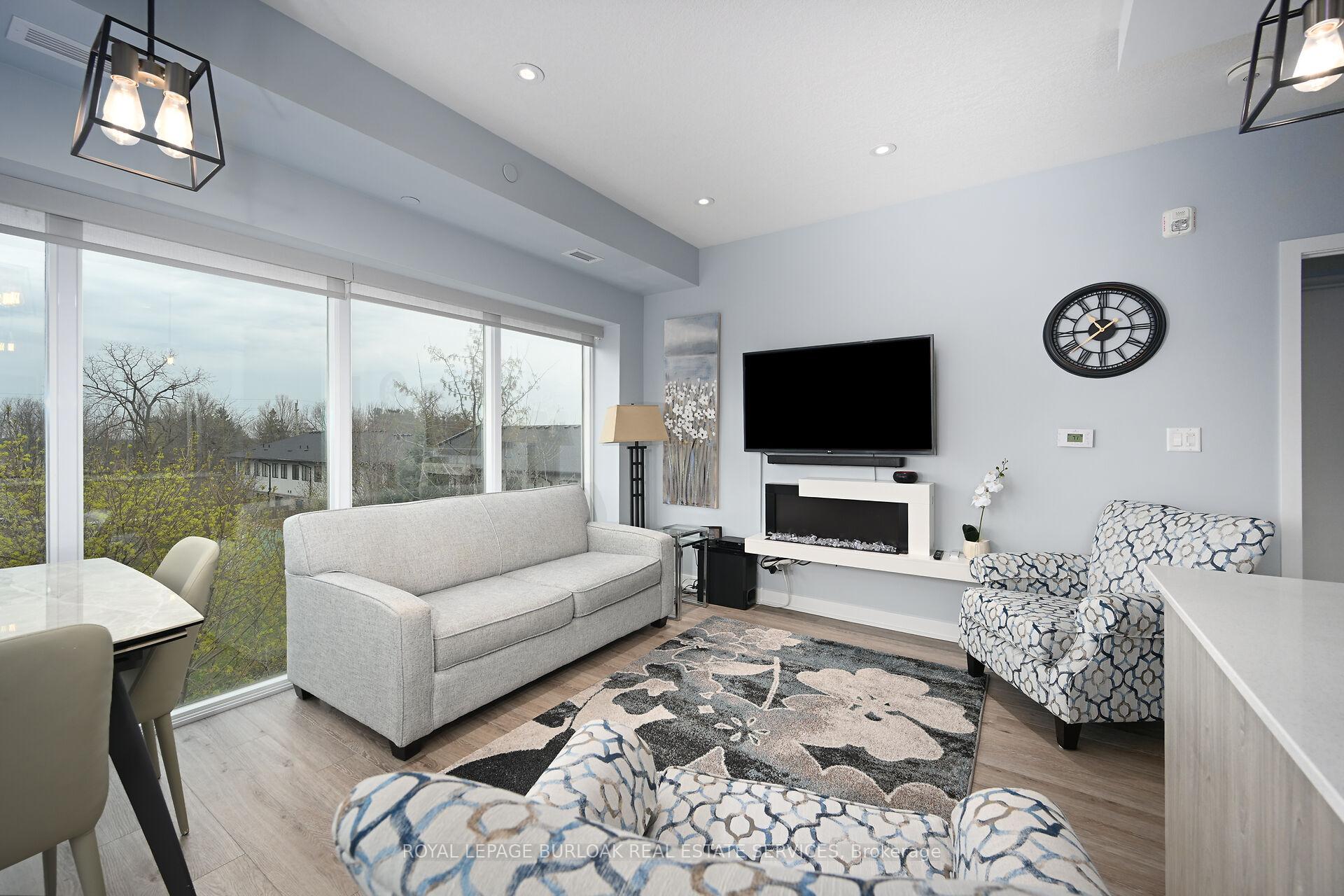 2 Bedrooms Condo at 16 Markle,  Hamilton For sale