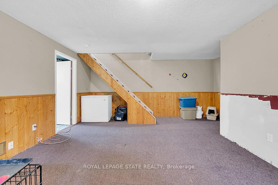 3 Bedrooms Condo at 977 Francis,  Burlington For sale