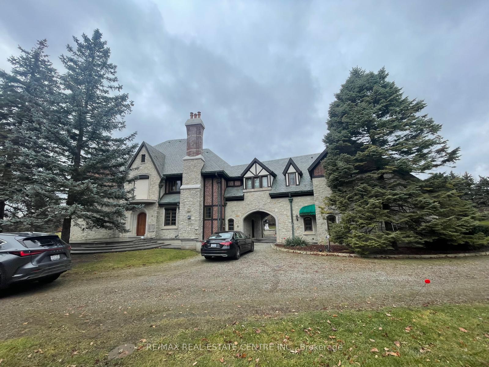 2 Edgeforest Drive, Brampton, ON L6P 0E1