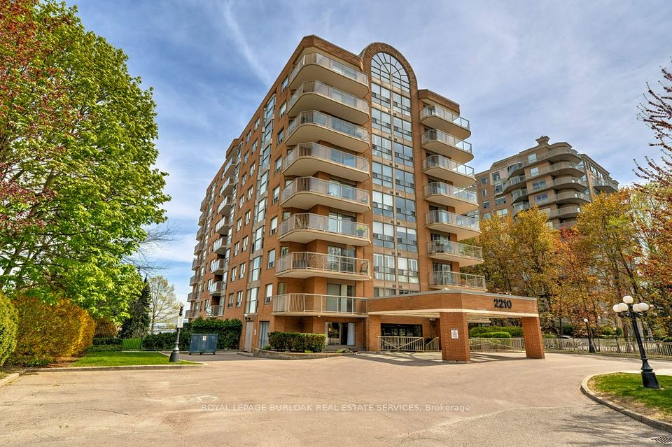 2210 Lakeshore
