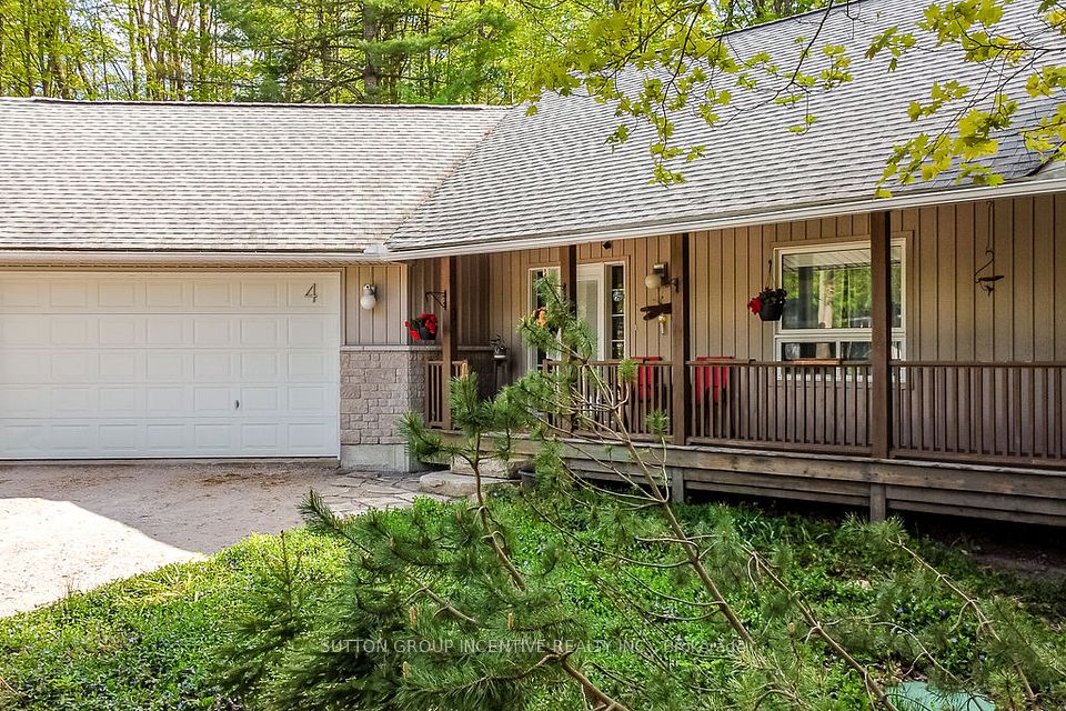 4 Country Club Lane, Oro-Medonte, ON L4M 4Y8