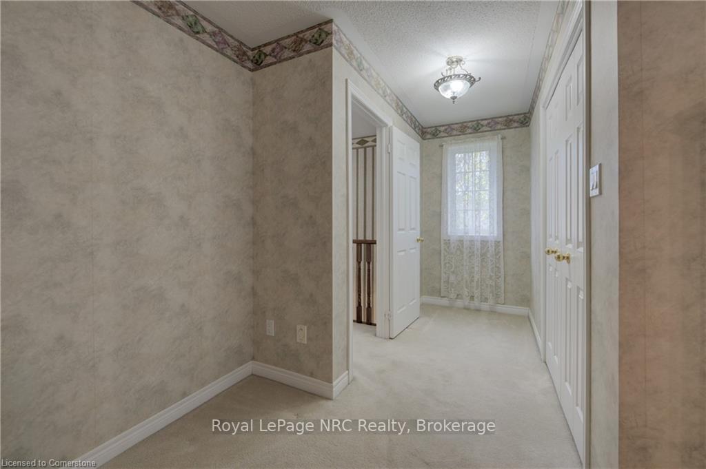 3 Bedrooms Condo at 120 Beddoe, Hamilton For sale
