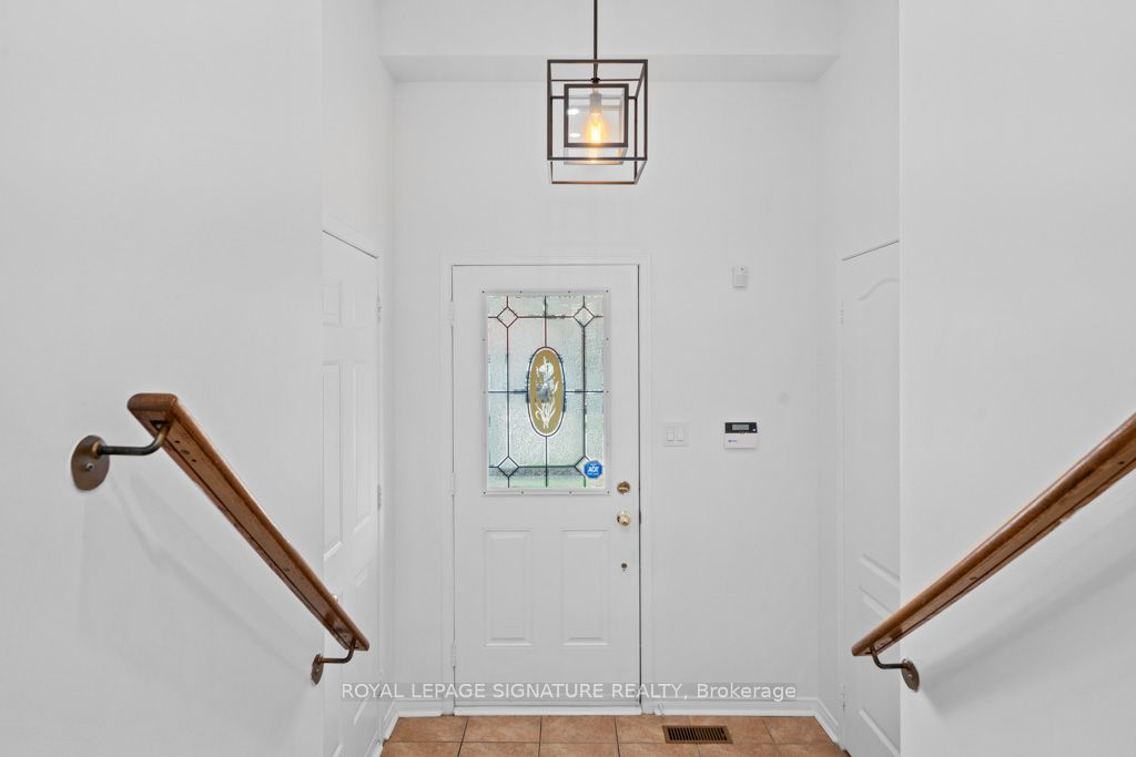60 Hartford Crescent, Newmarket, ON L3X 2Z5
