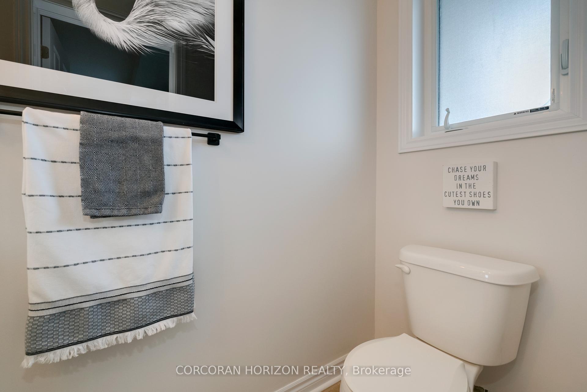 3 Bedrooms Condo at 11 Eaton Park, Toronto For sale