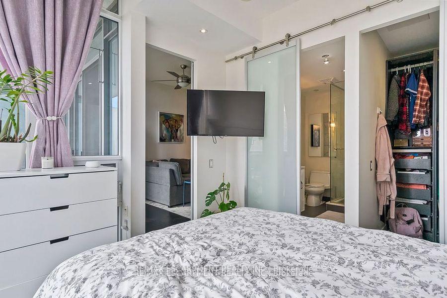 2 Bedrooms Condo at 88 Park Lawn, Toronto For sale