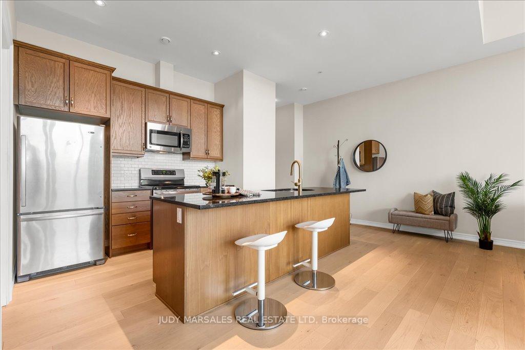 2 Bedrooms Condo at 50 Murray,  Hamilton For sale