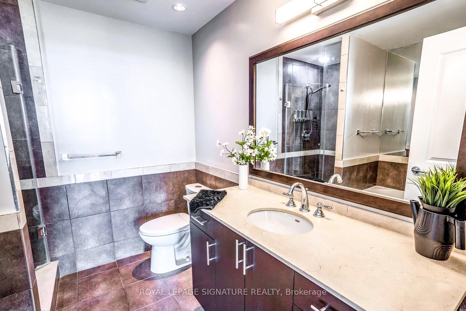 3 Bedrooms Condo at 1055 Southdown, Mississauga For sale