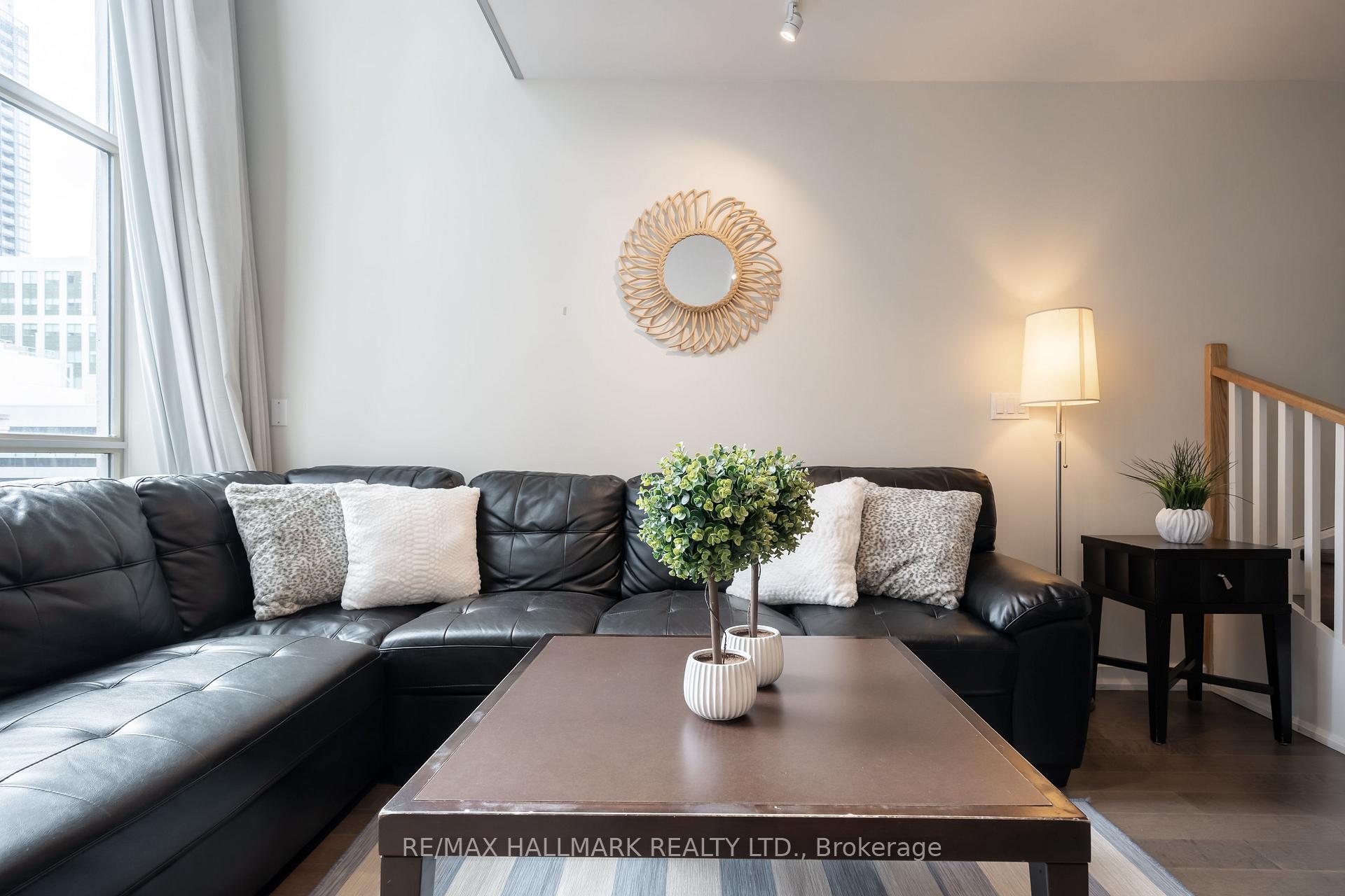 2 Bedrooms Condo at 36 Blue Jays,  Toronto For sale
