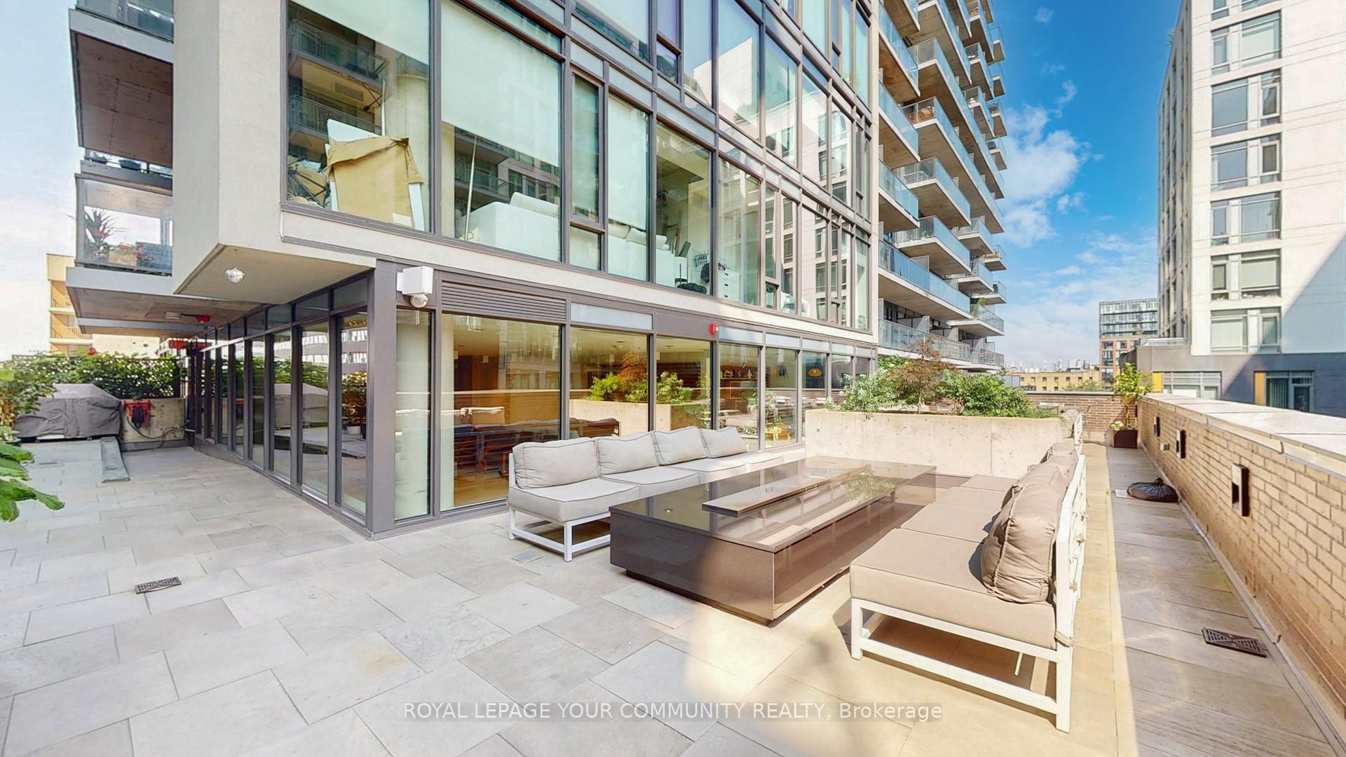 2 Bedrooms Condo at 111 Bathurst, Toronto For sale