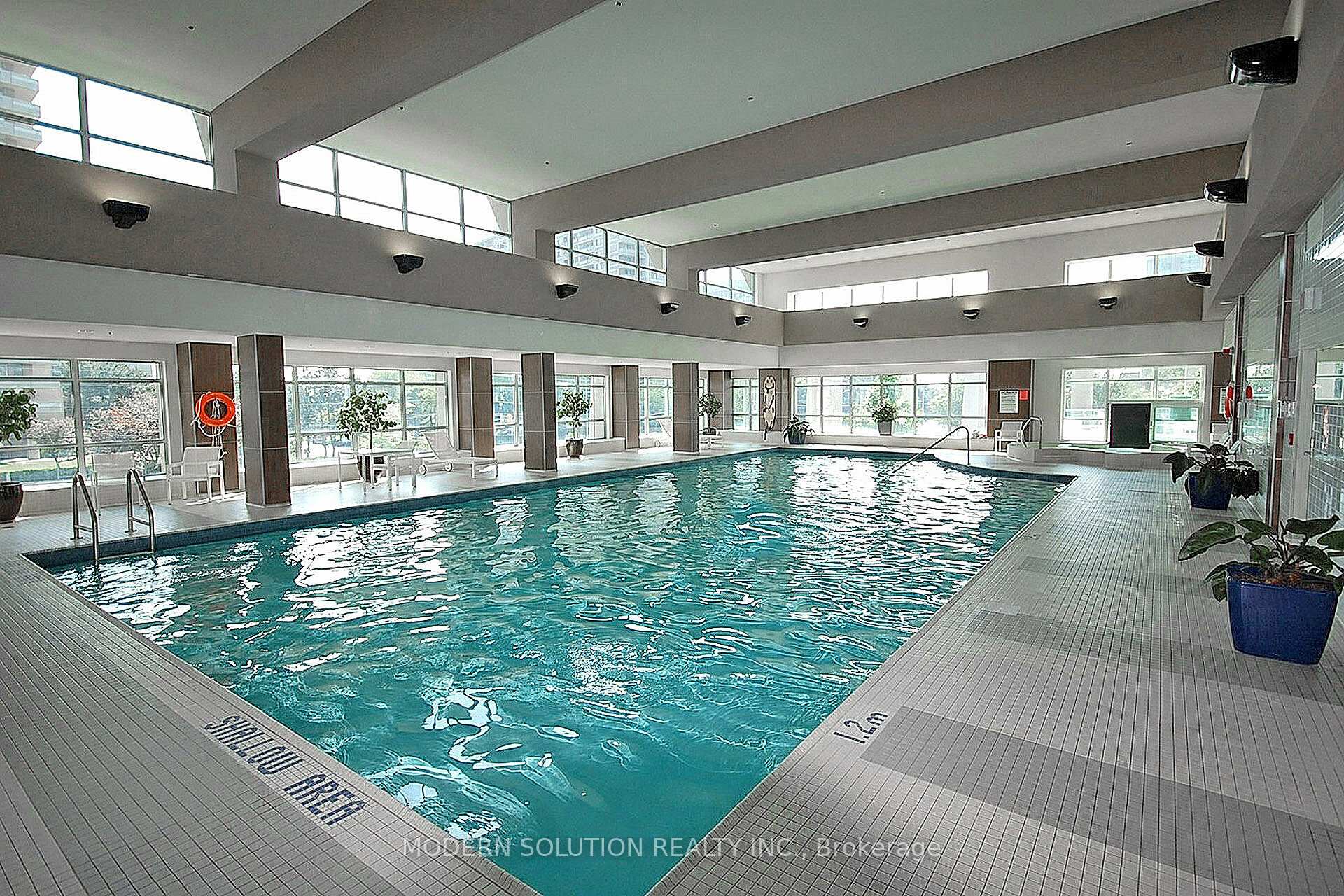 2 Bedrooms Condo at 1 Elm, Mississauga For sale