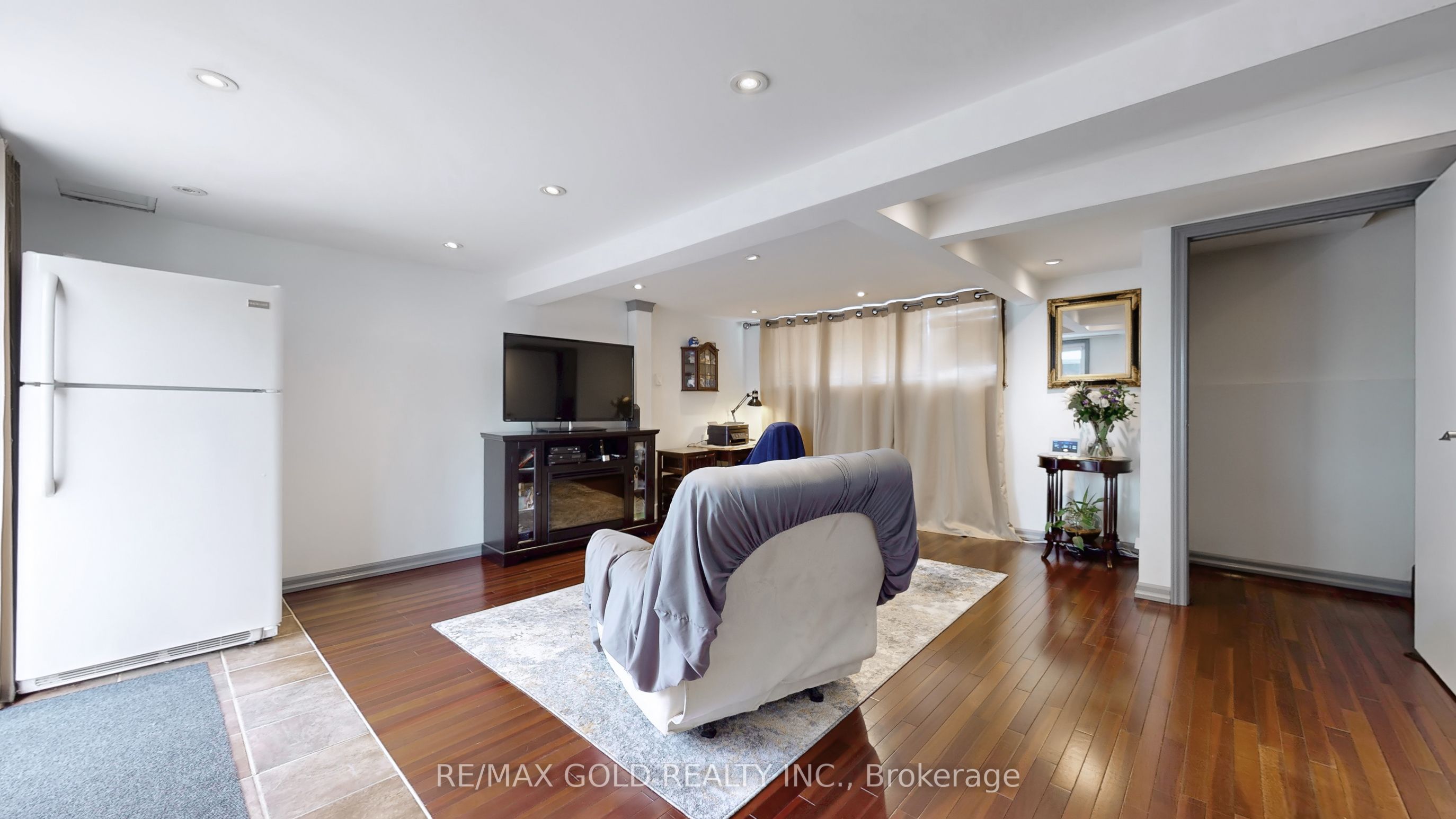 12 Homer Square