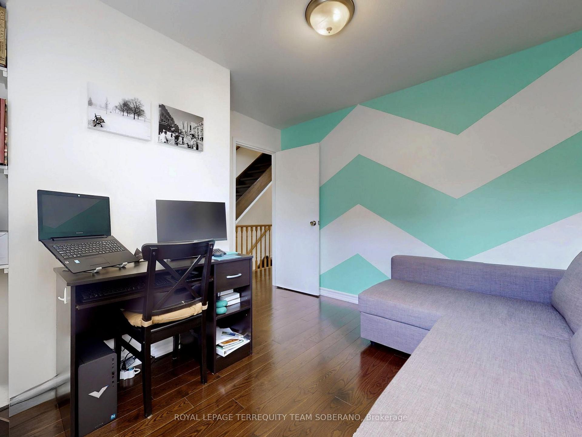3 Bedrooms Condo at 8 Village Greenway, Toronto For sale