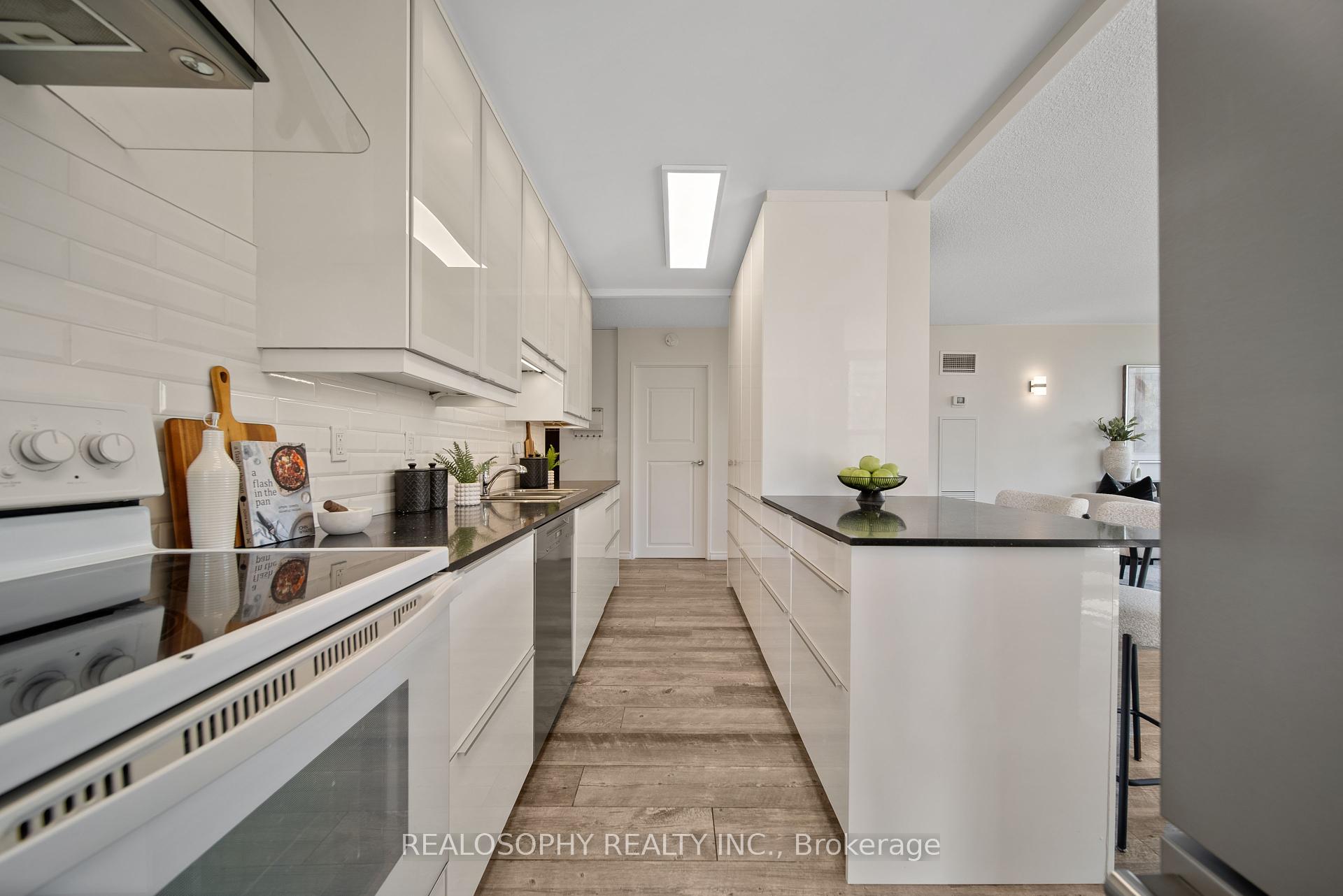 3 Bedrooms Condo at 100 Quebec, Toronto For sale
